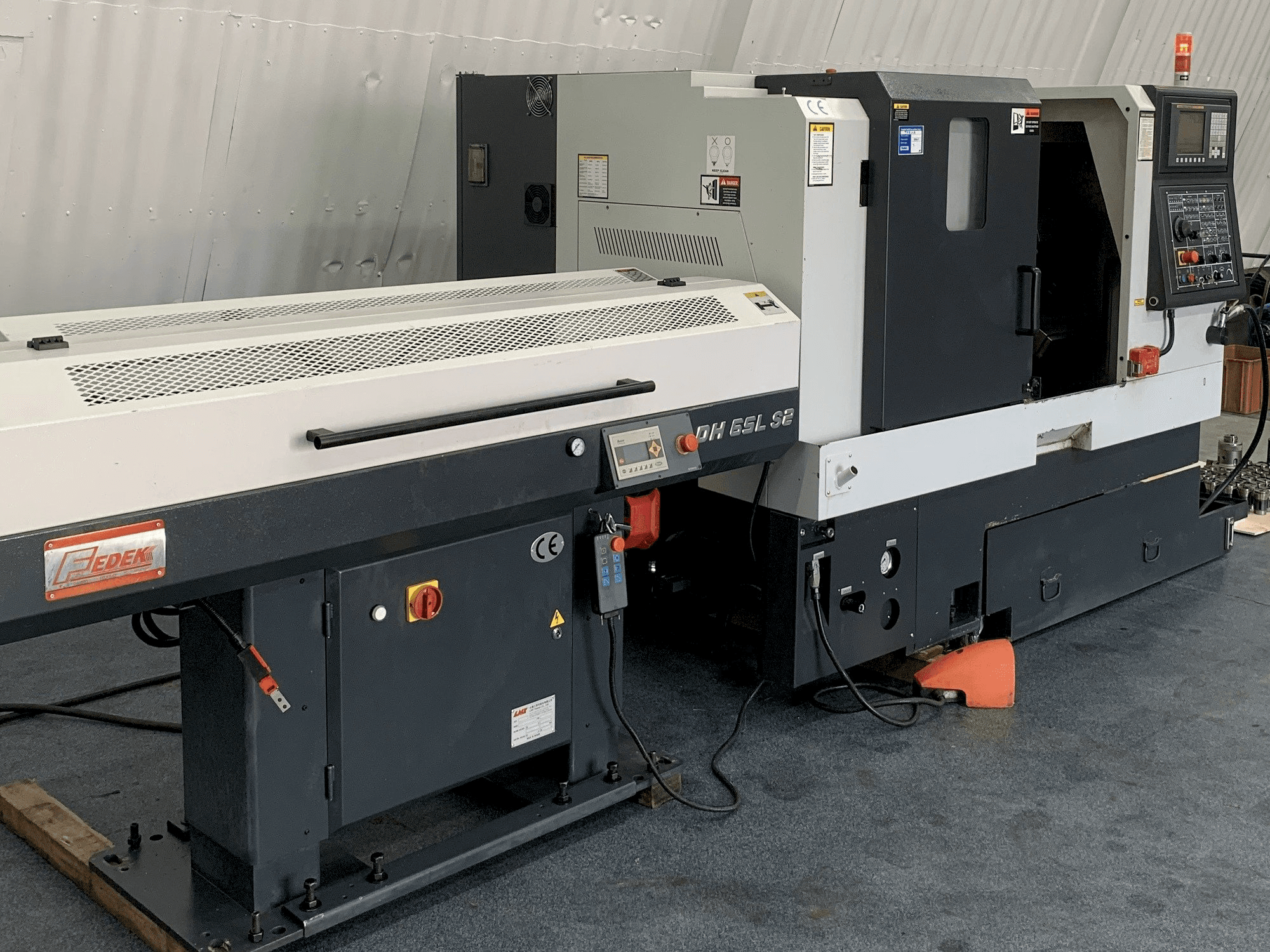 Mašīnas Leadwell T-6 pretskats