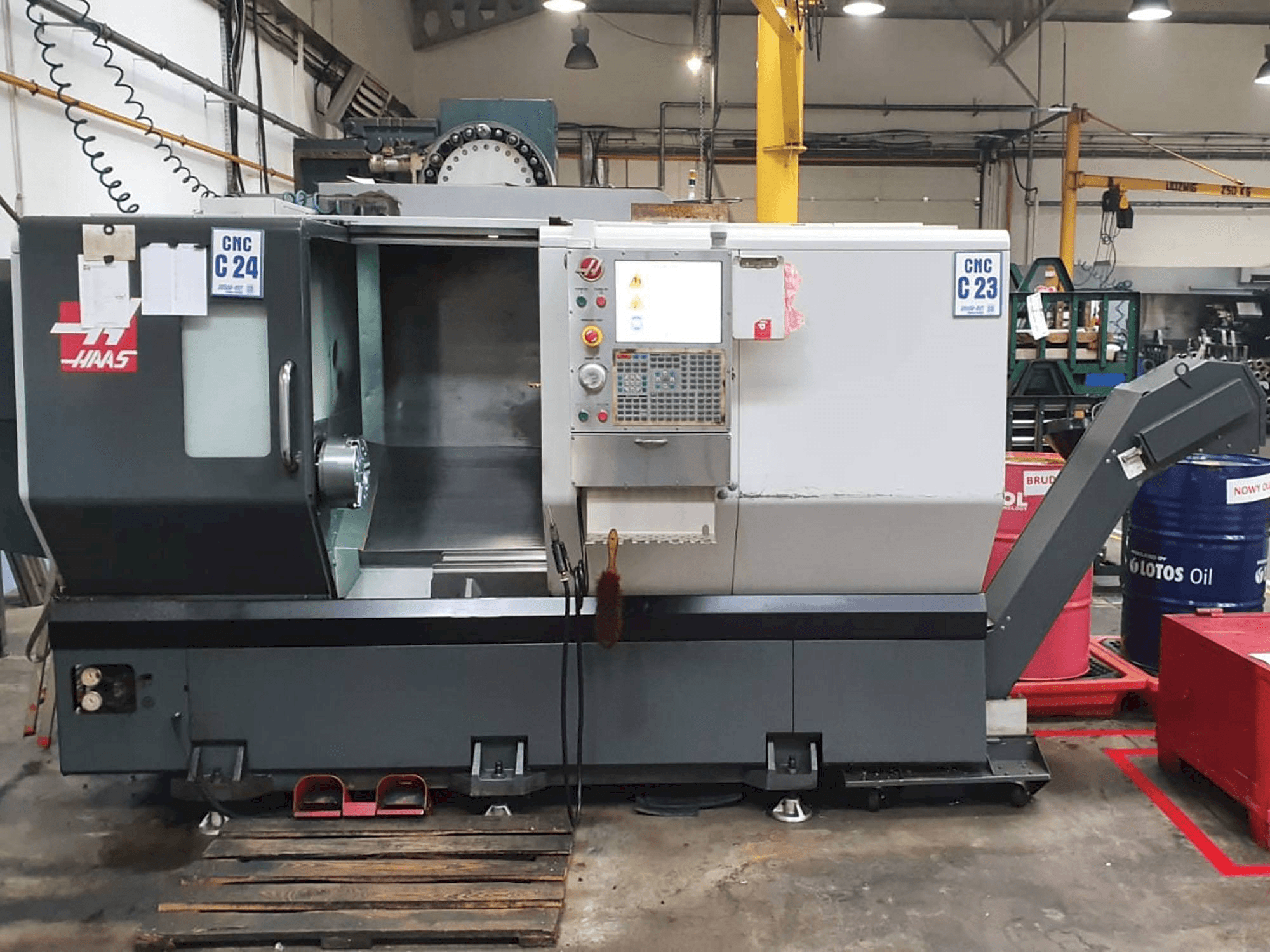 Mašīnas HAAS ST-30 pretskats