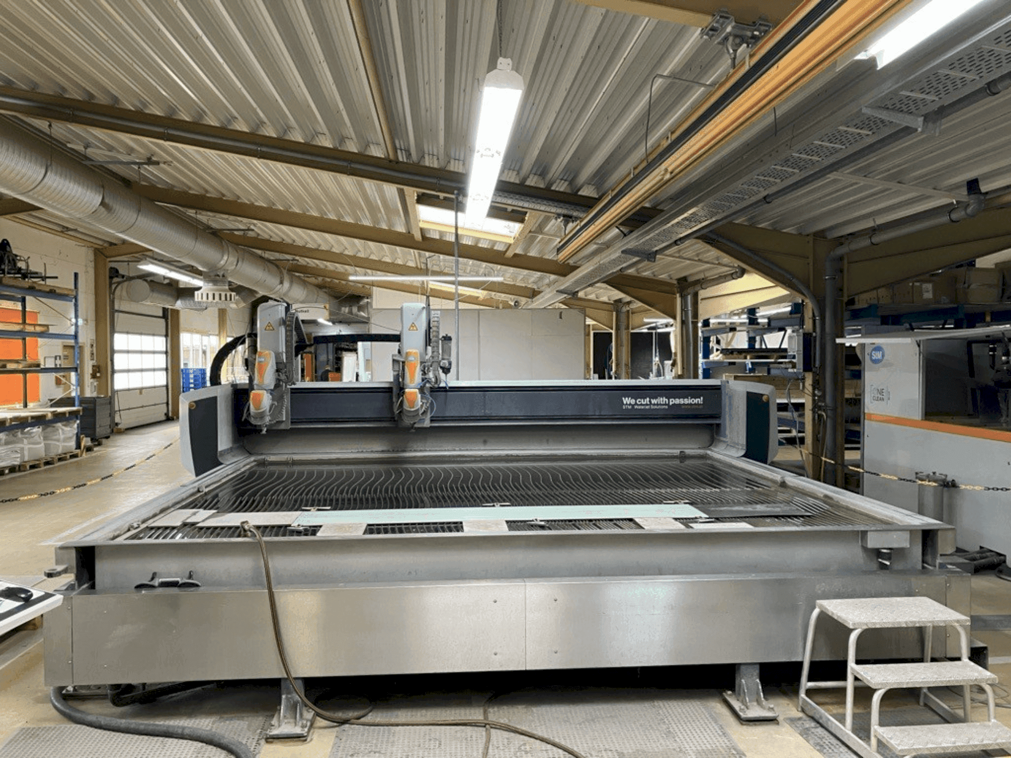 Mašīnas STM WS3040 pretskats