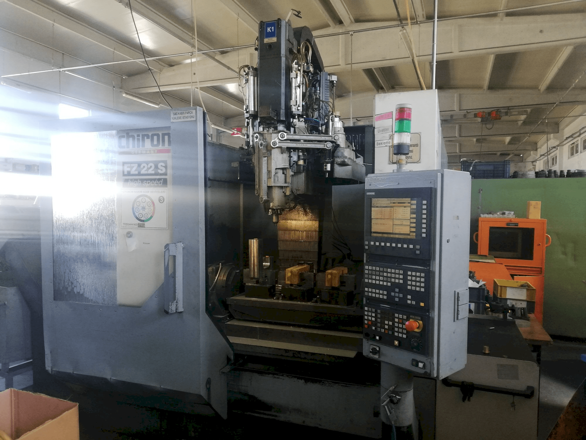 Mašīnas CHIRON FZ 22 S pretskats