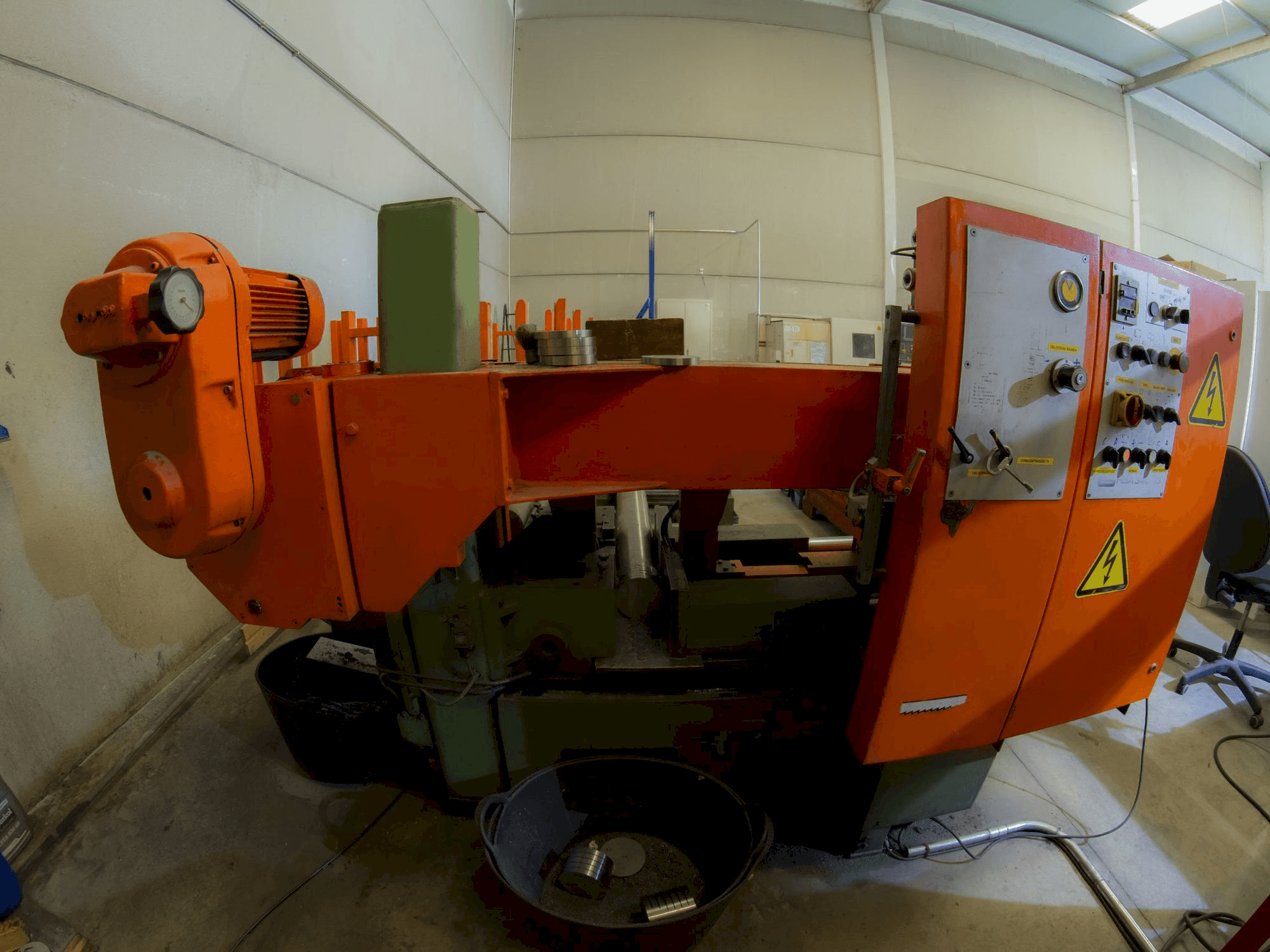 Mašīnas KASTO HBA 340 AU pretskats