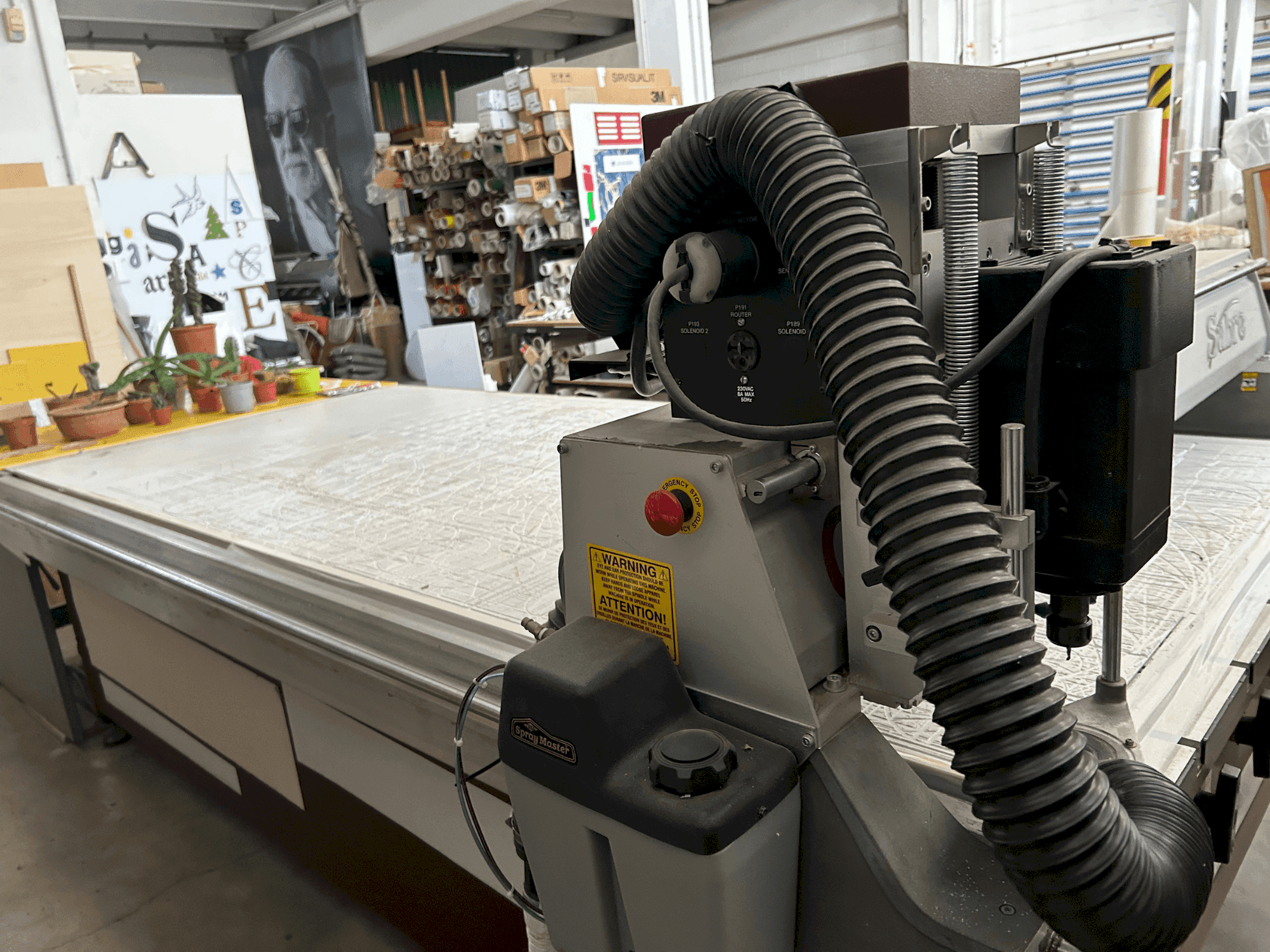 Mašīnas Gerber Sabre 408 pretskats