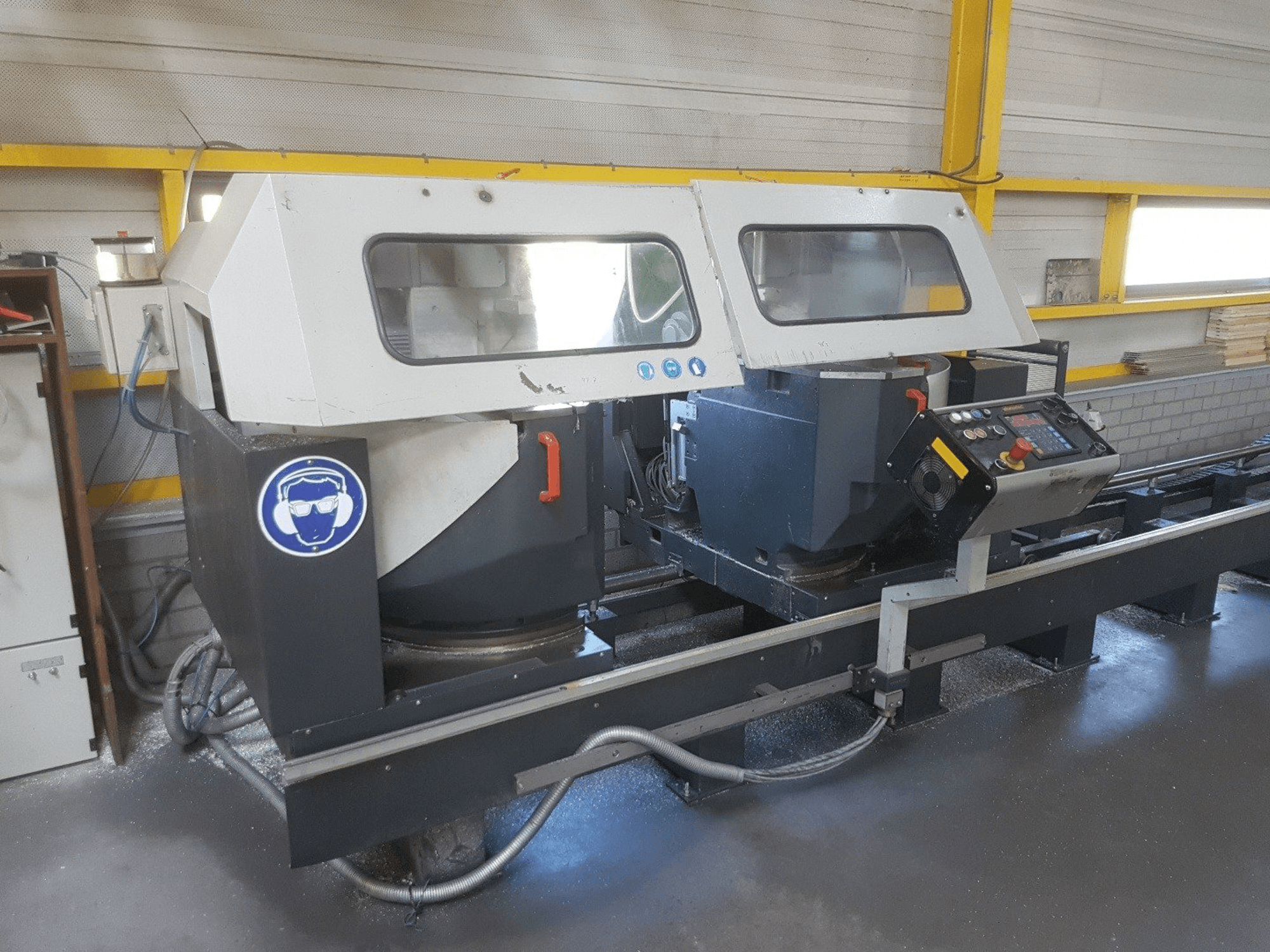 Mašīnas Elumatec DG 244 pretskats