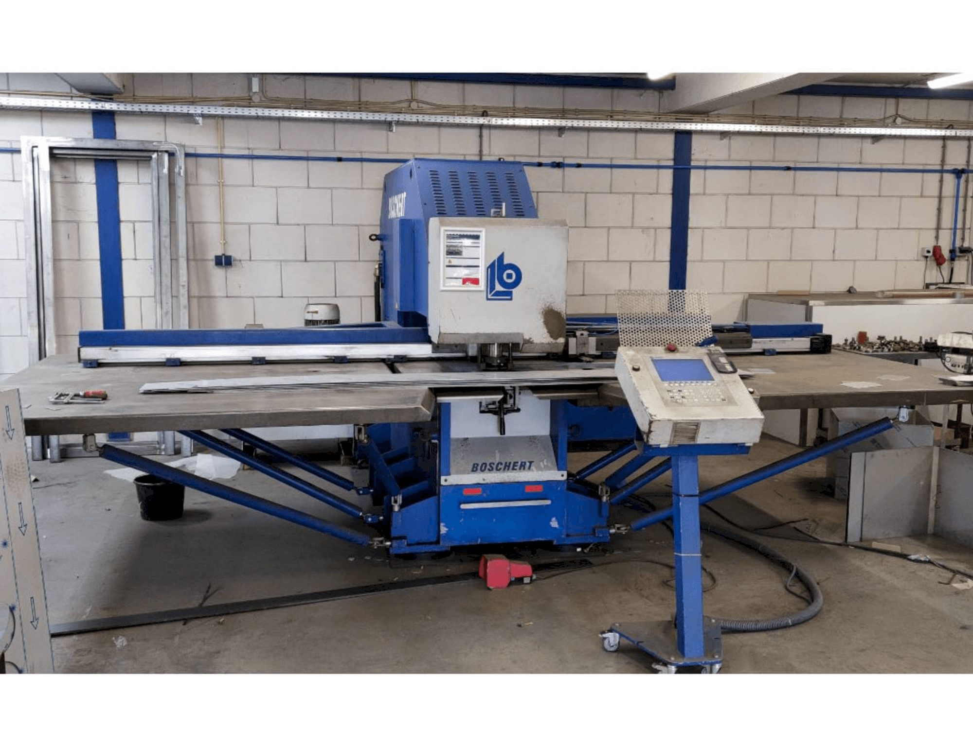 Mašīnas Boschert EL 1000 CNC Z pretskats