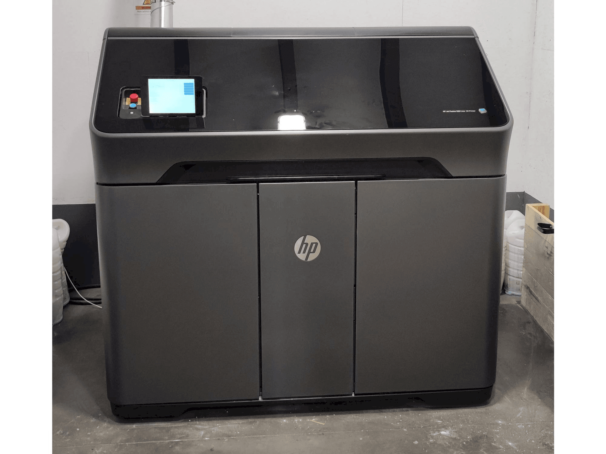 Mašīnas HP MJF 580 pretskats