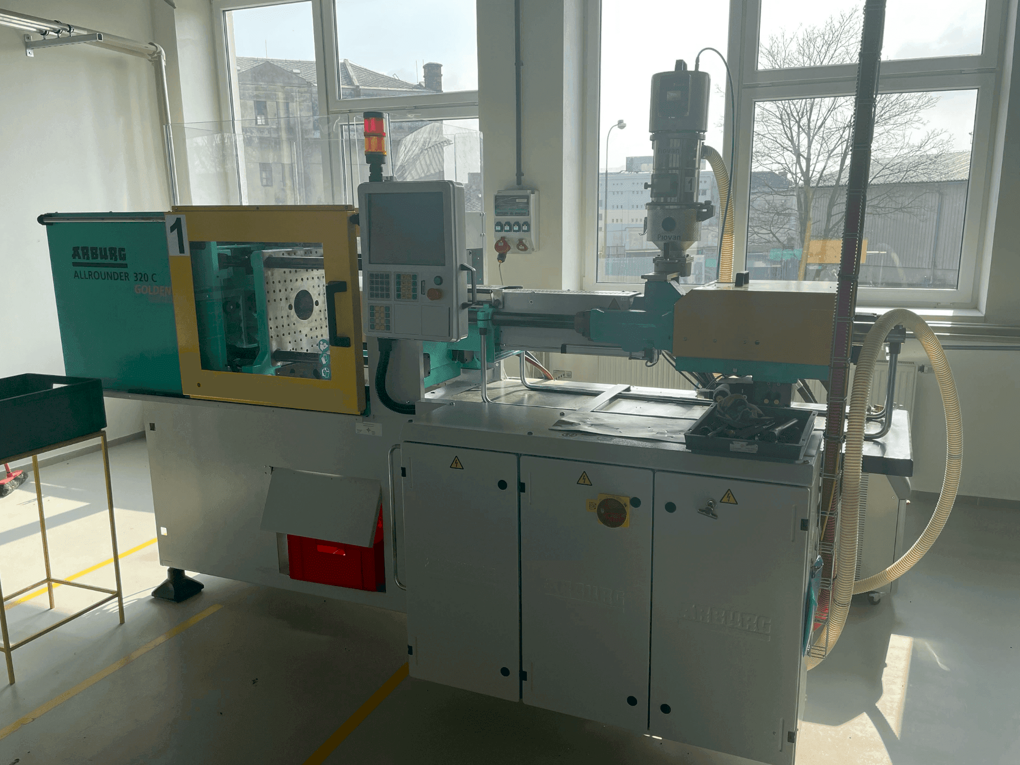 Mašīnas Arburg Allrounder 320C 500-170 pretskats