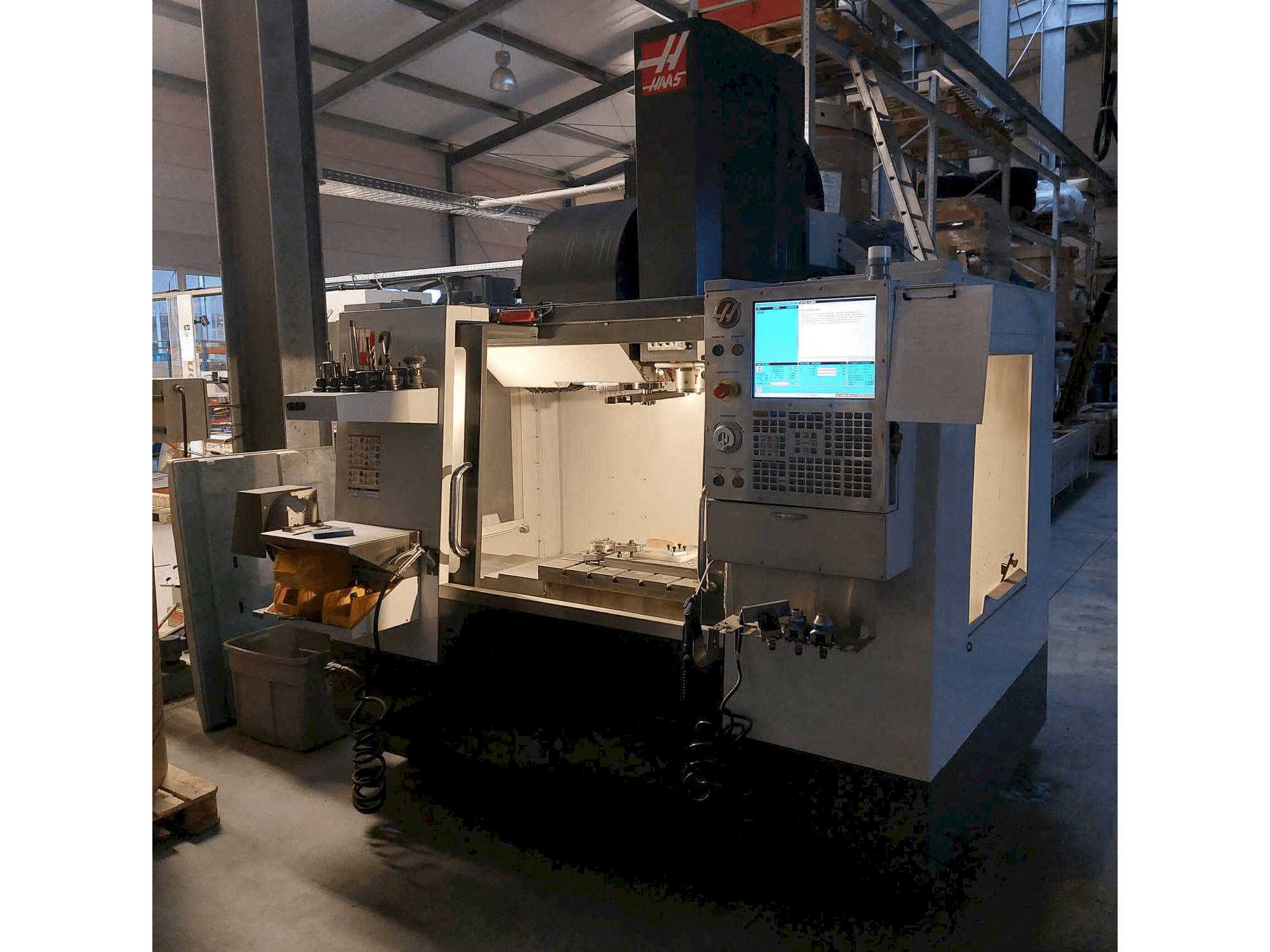 Mašīnas HAAS VM-2 pretskats