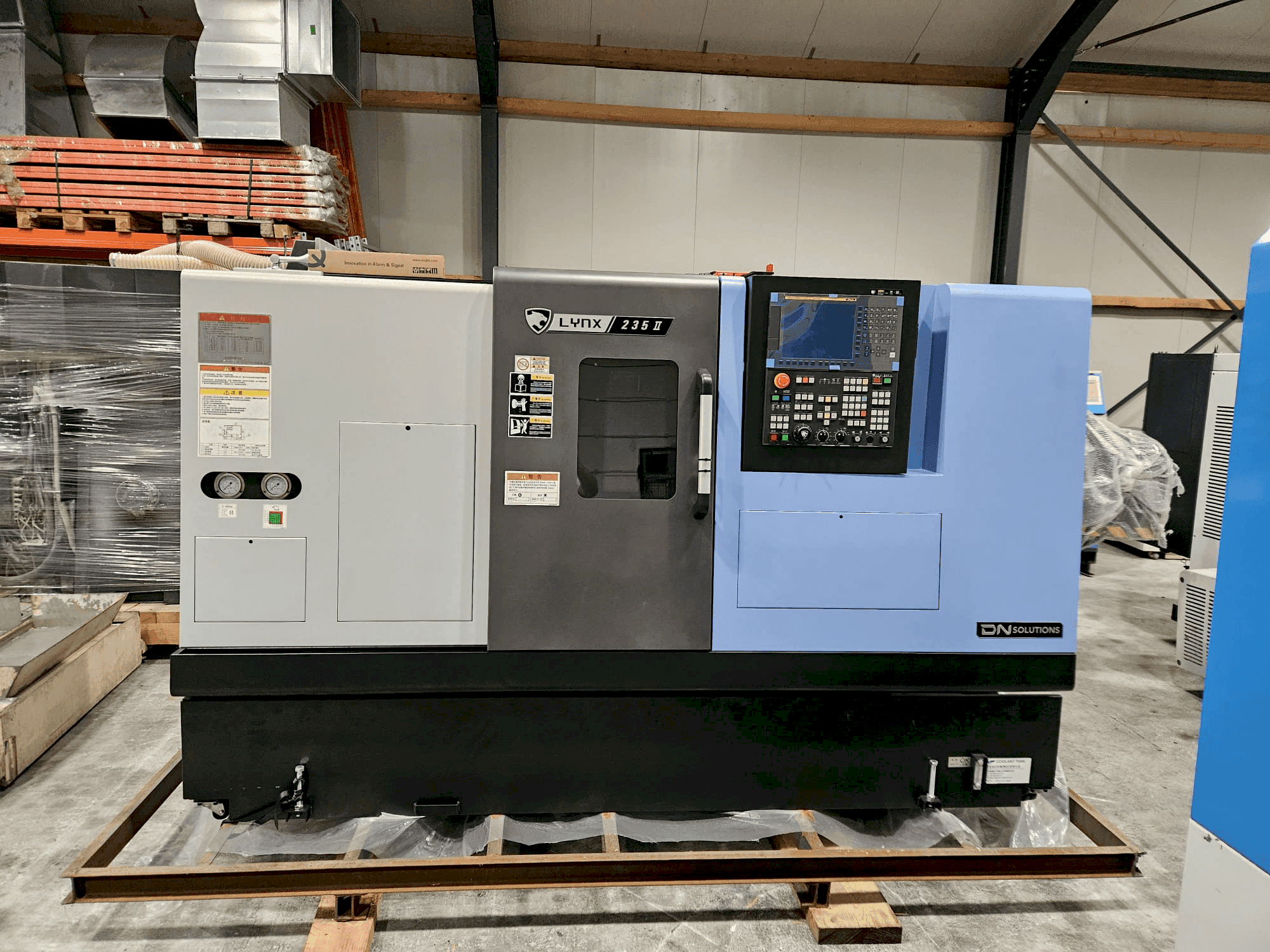 Mašīnas DOOSAN Lynx 235II pretskats