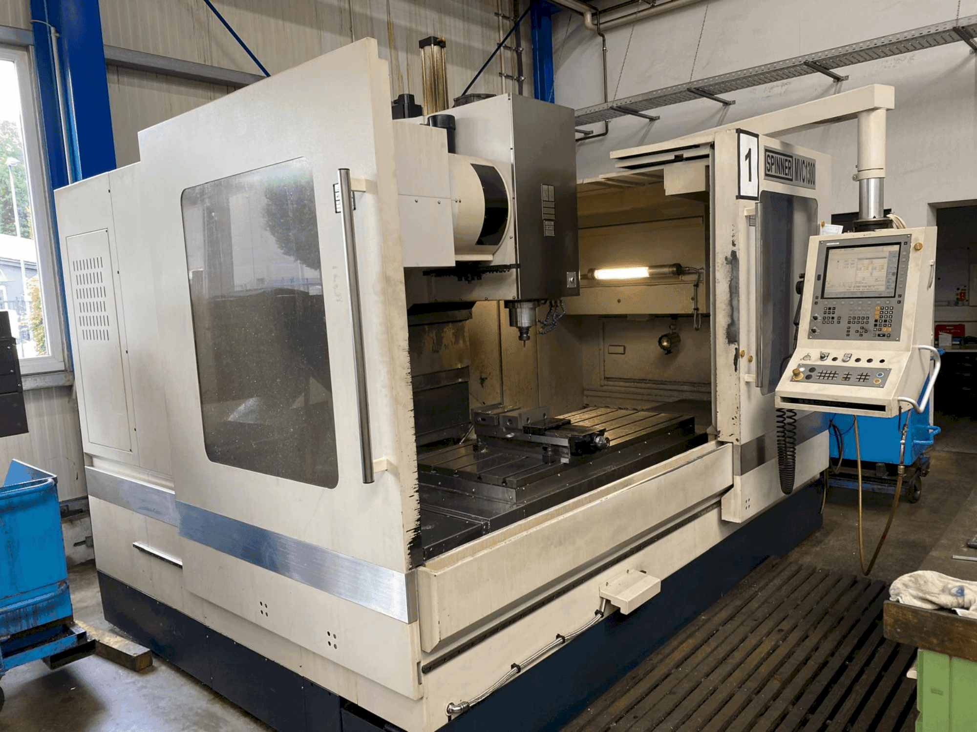 Mašīnas SPINNER MVC 1300 pretskats