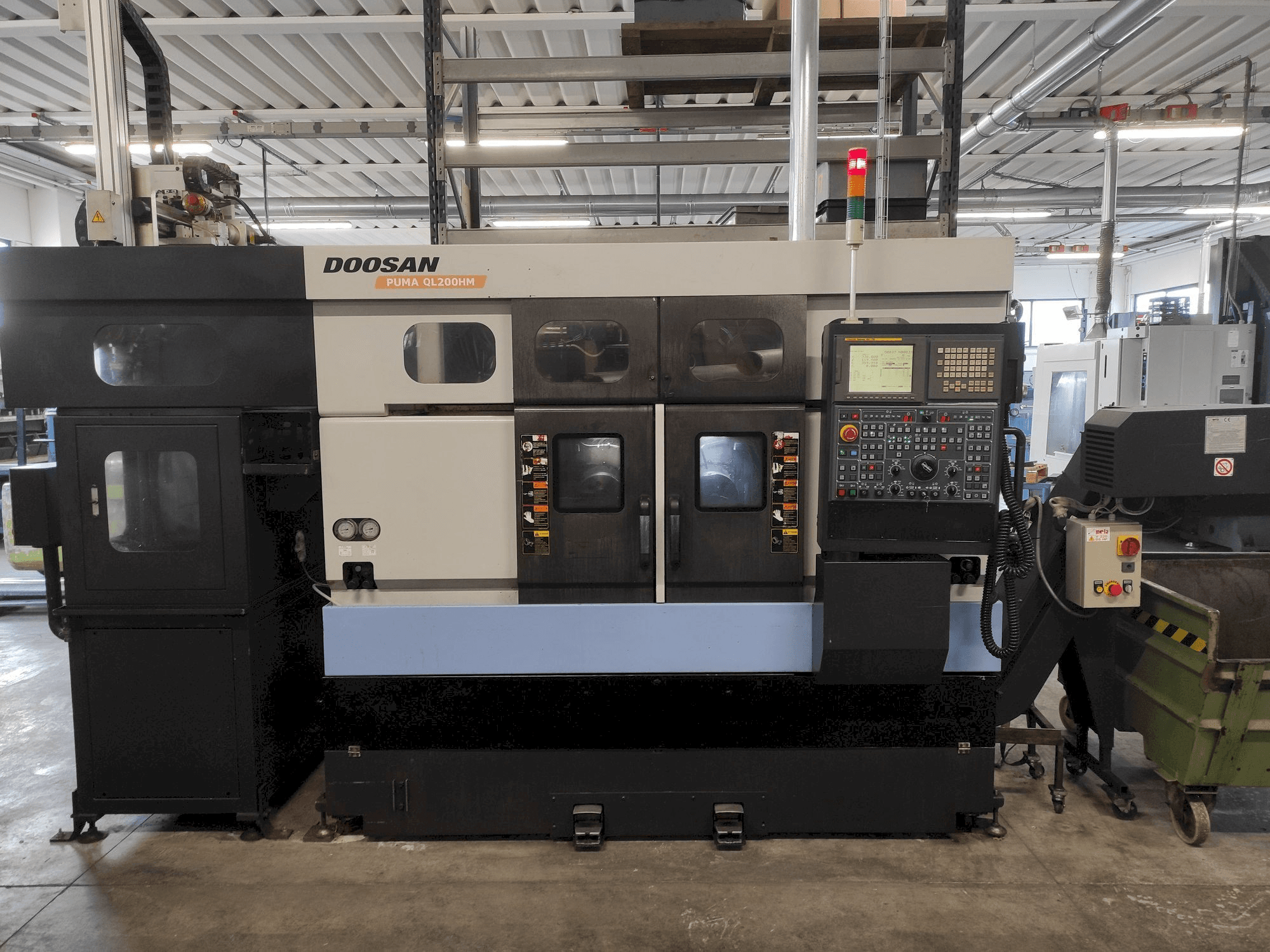 Mašīnas Doosan Puma QL200HM pretskats