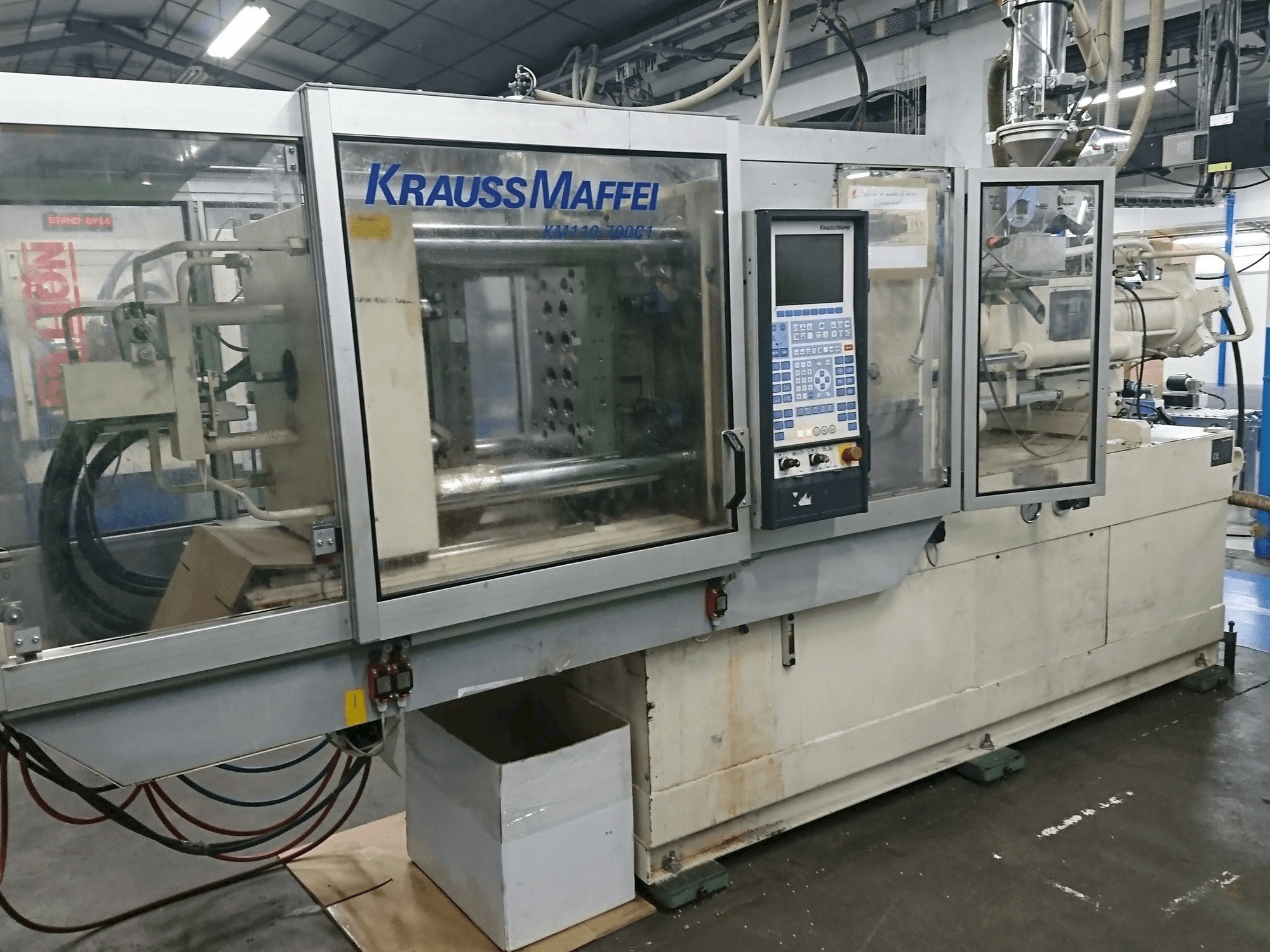 Mašīnas Krauss Maffei 110 - 700 C1 pretskats