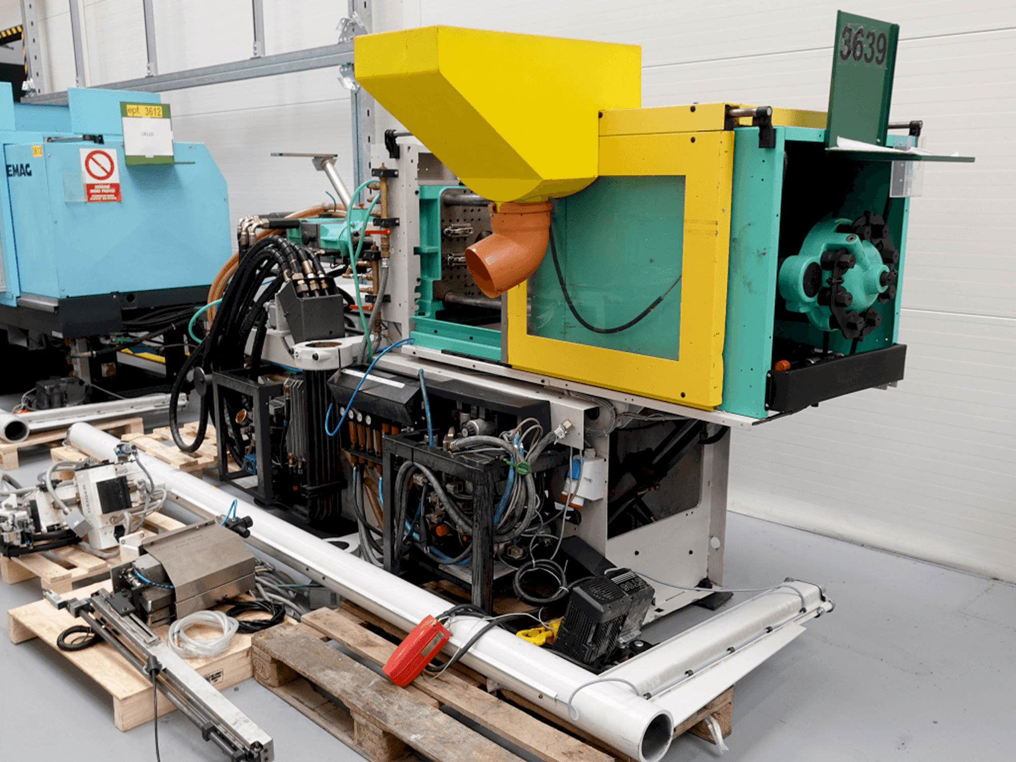 Mašīnas Arburg ALLROUNDER 320C–500–100U pretskats