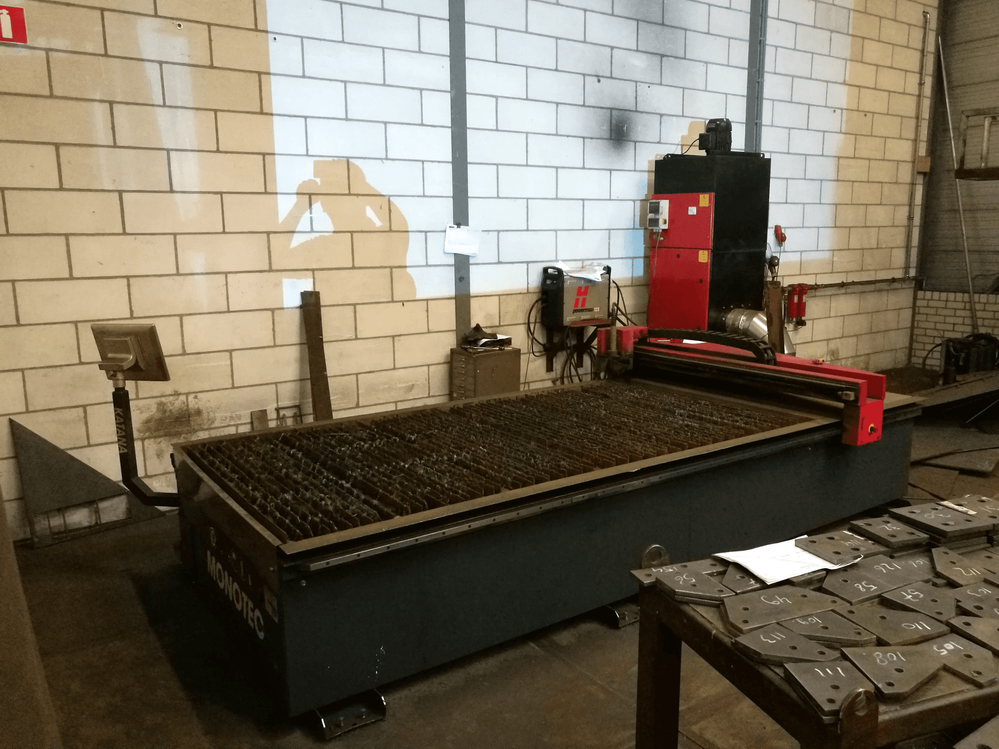 Mašīnas KOIKE MONOTEC skats no kreisās puses