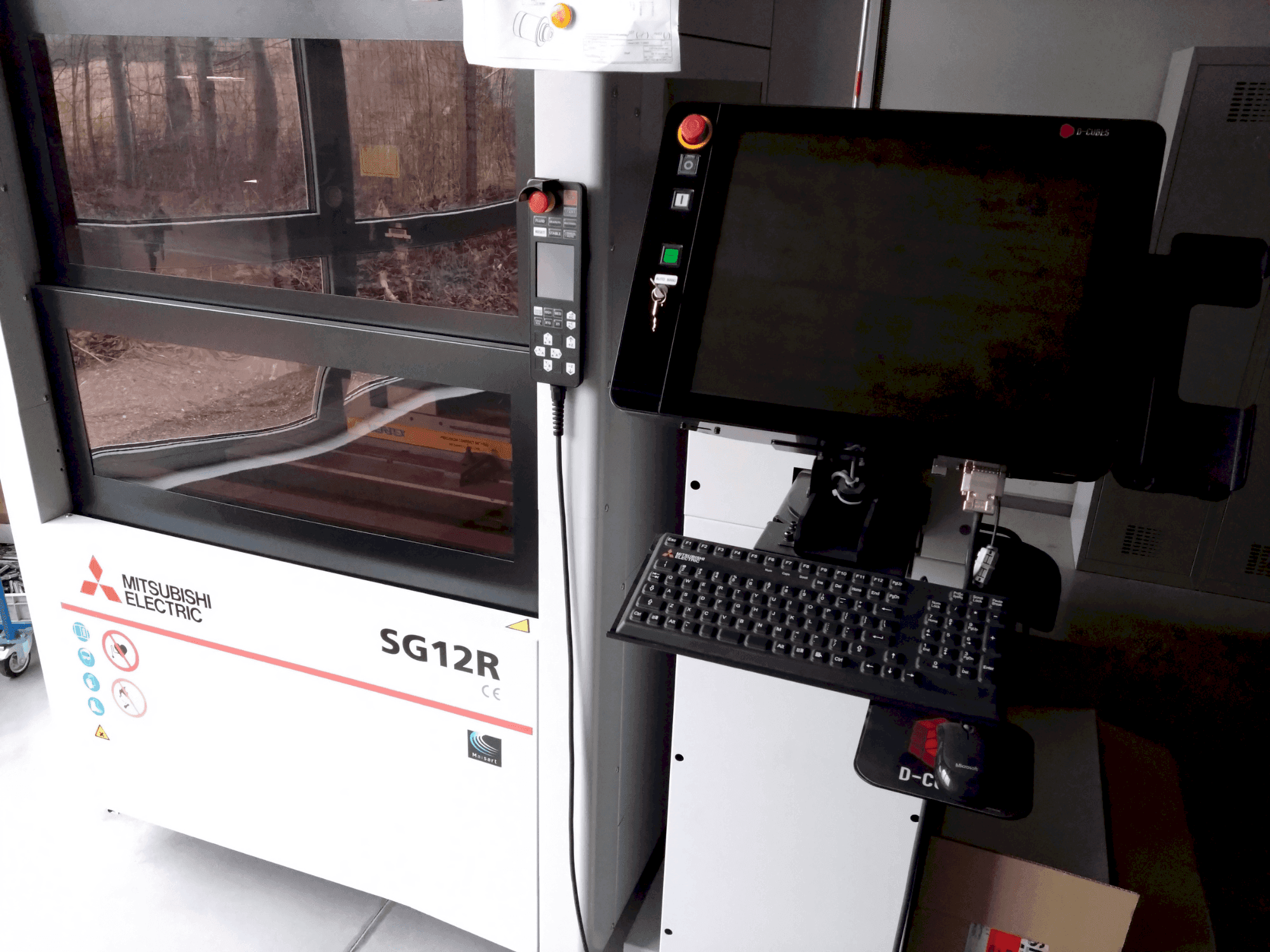 Mašīnas Mitsubishi Electric SG12M pretskats