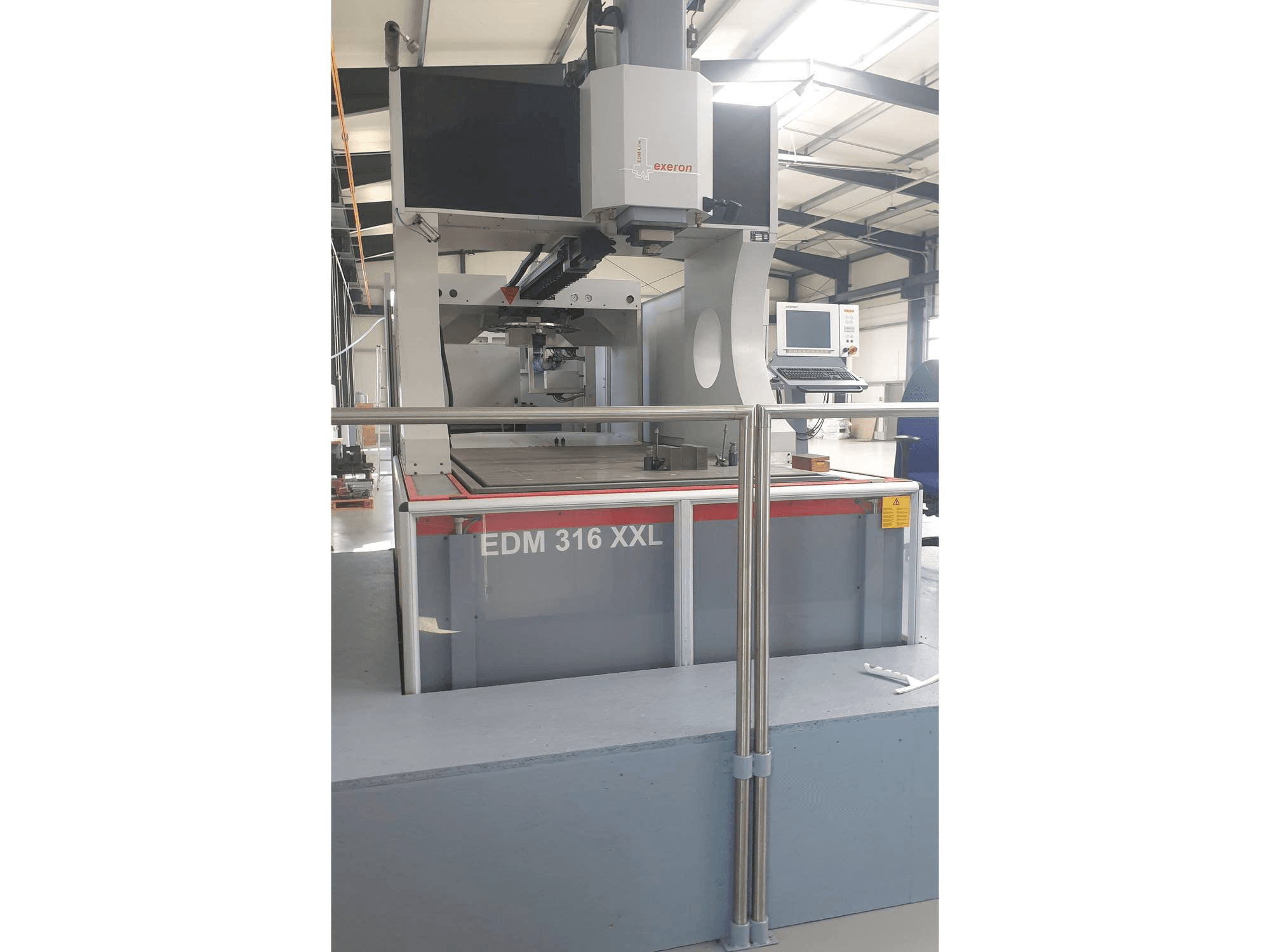 Mašīnas Exeron 316 XXL pretskats