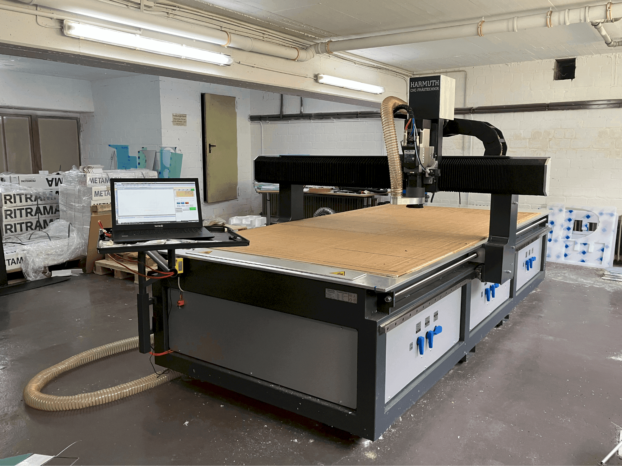 Mašīnas HARMUTH F+3000 pretskats