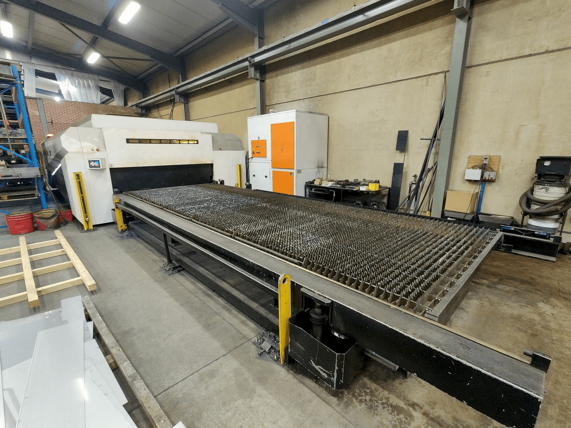 Mašīnas ERMAKSAN Fibermak Momentum Gen2 pretskats