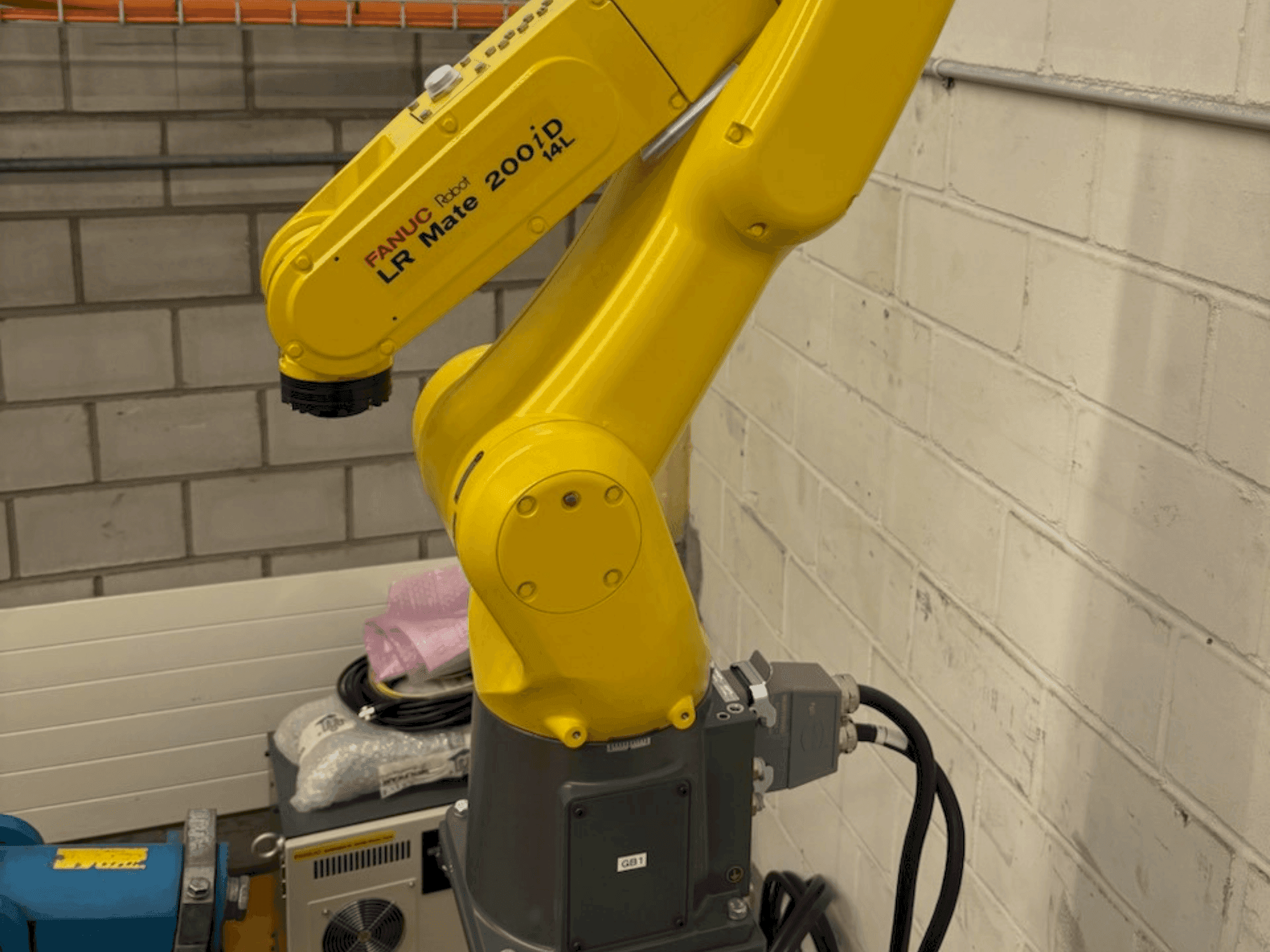 Mašīnas FANUC LR Mate 200 iD 14L pretskats