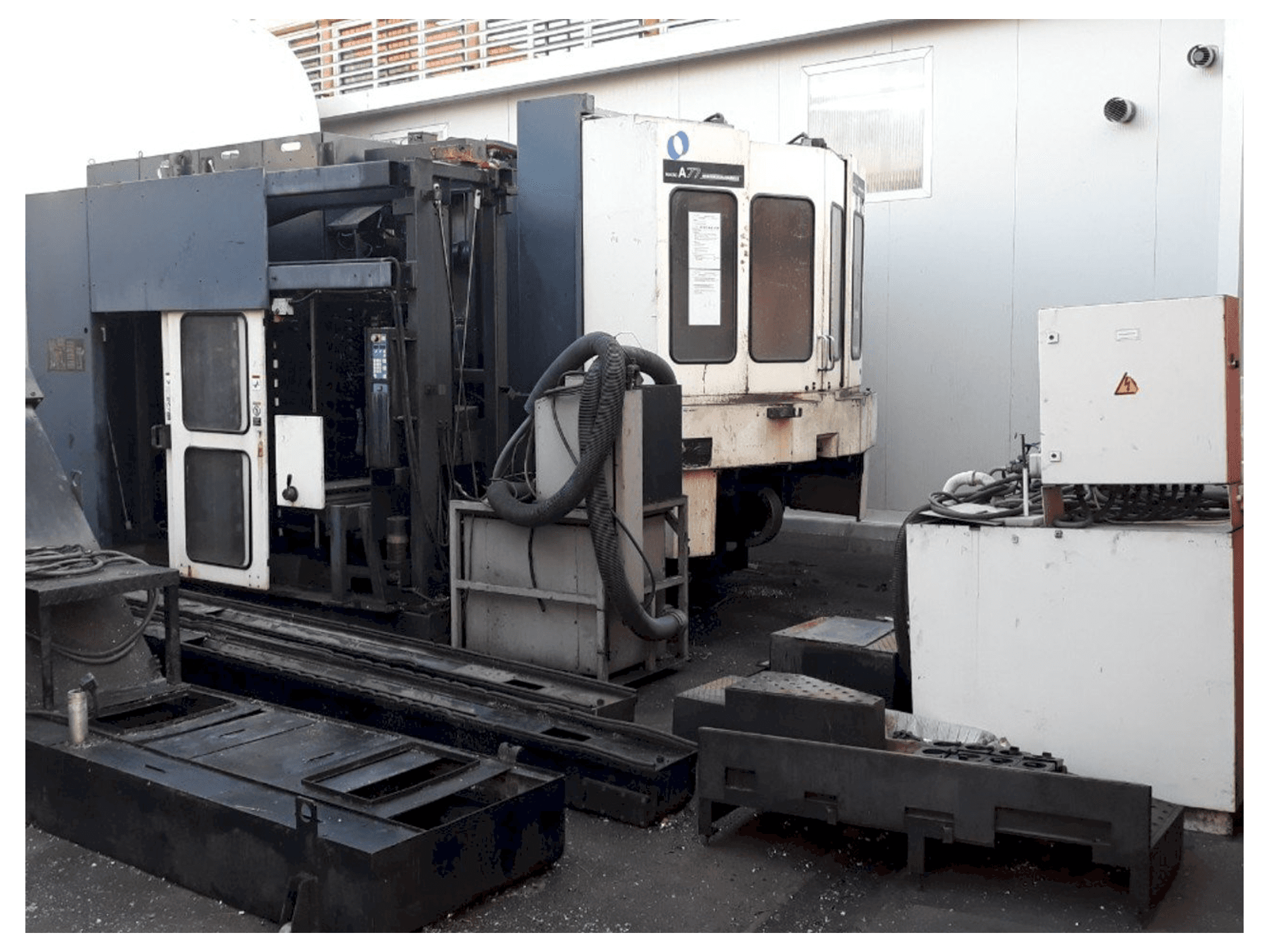 Mašīnas Makino A77 pretskats