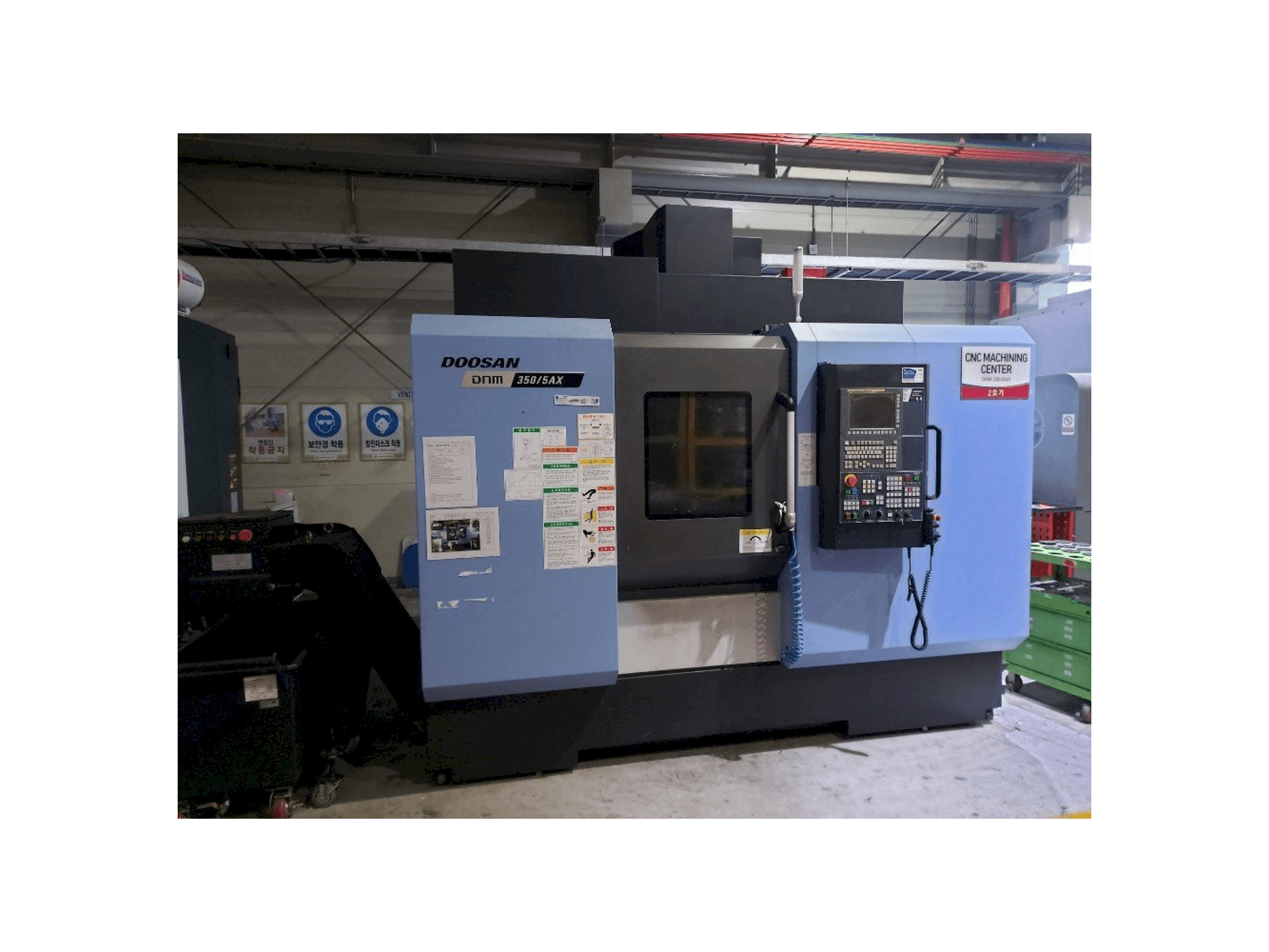 Mašīnas Doosan DNM350/5AX pretskats