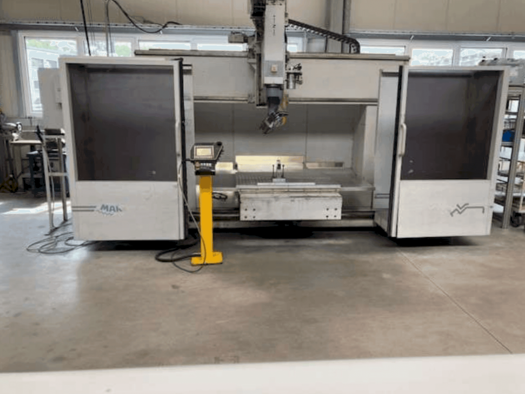 Mašīnas MAKA MK 7s pretskats