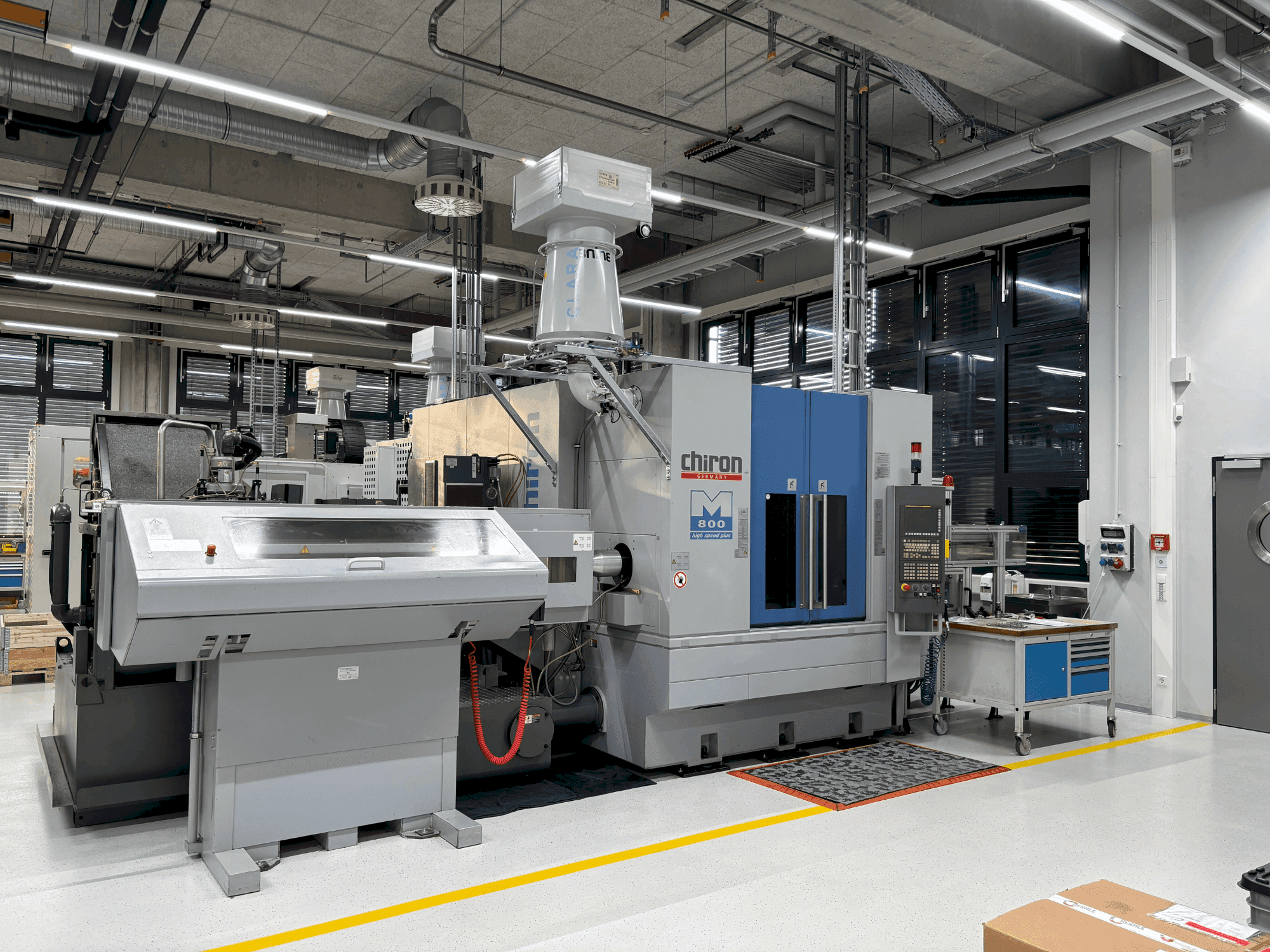 Mašīnas CHIRON Mill 800 pretskats