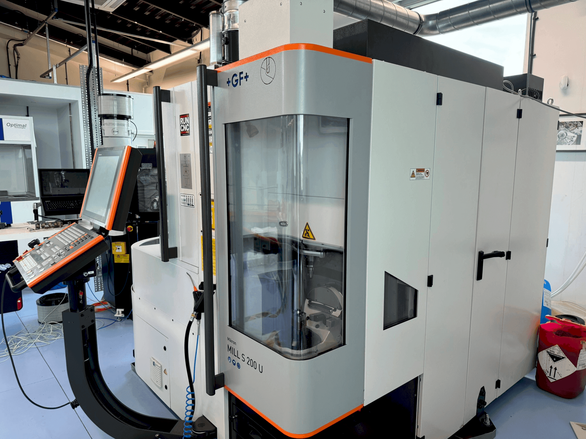 Mašīnas +GF+ Mikron Mill S 200U pretskats