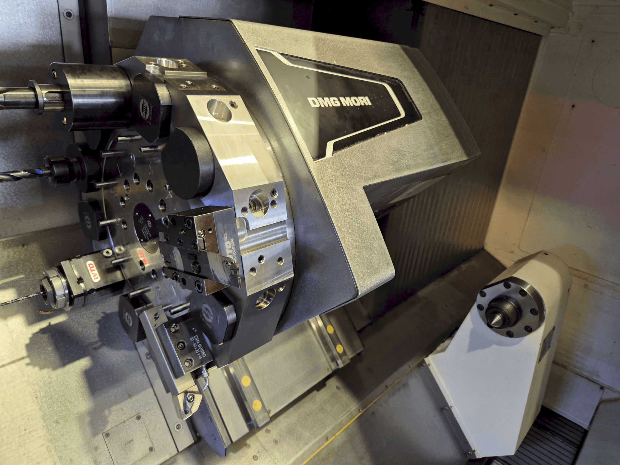 Mašīnas DMG MORI CLX 550 V4 pretskats