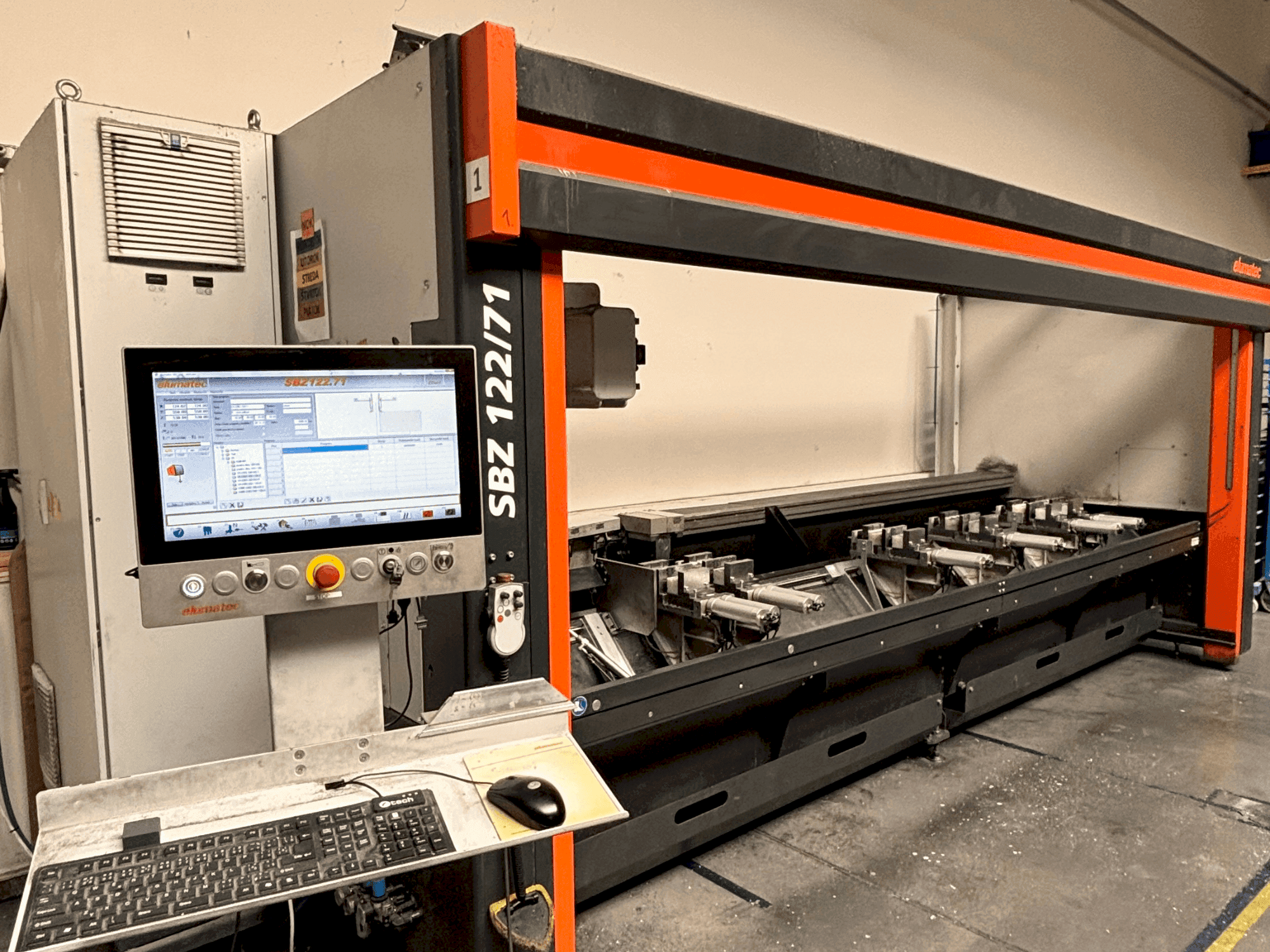 Mašīnas Elumatec SBZ 122/71 pretskats