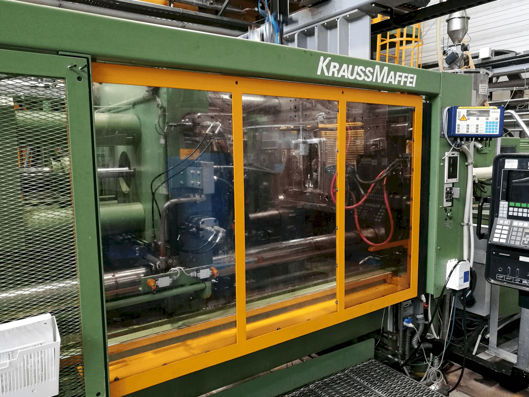 Mašīnas Krauss Maffei 650-2300 B2 skats no kreisās puses