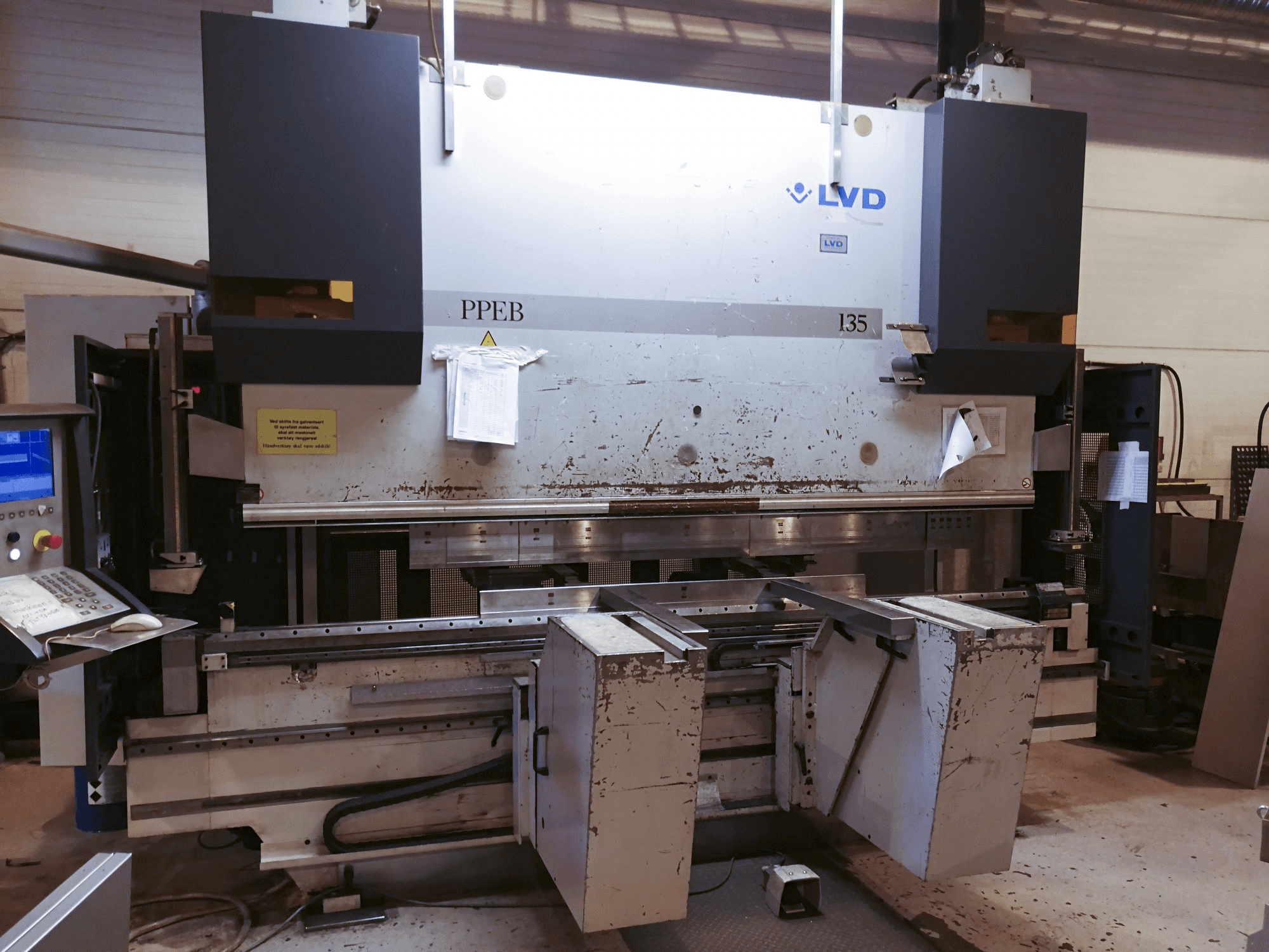 Mašīnas LVD PPEB 135/30 pretskats