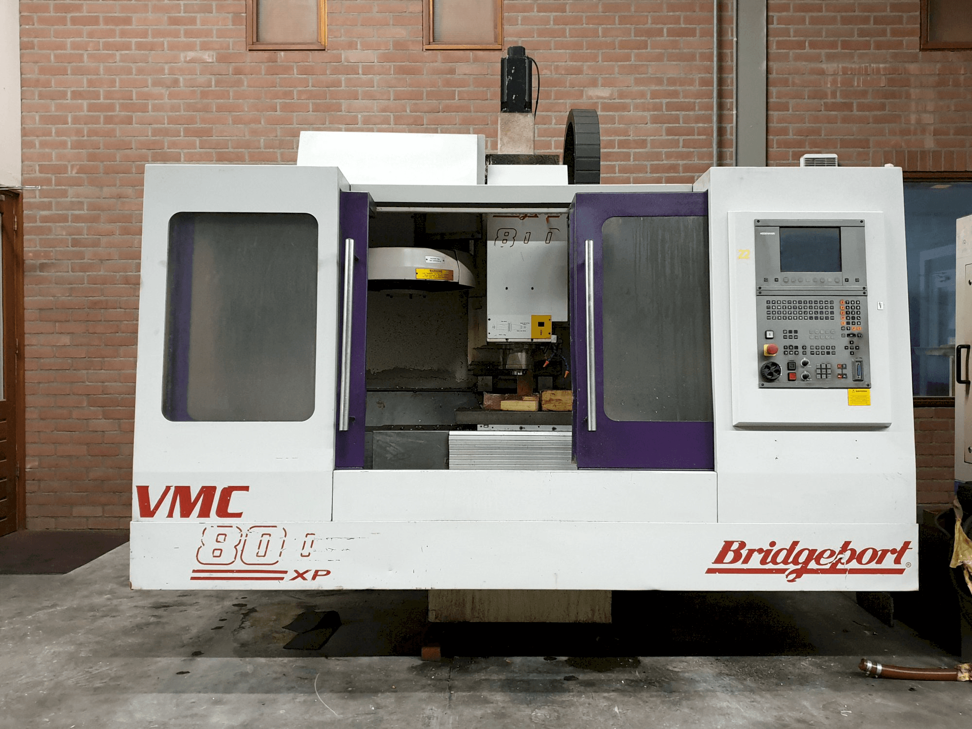 Mašīnas Bridgeport VMC 800 22 pretskats
