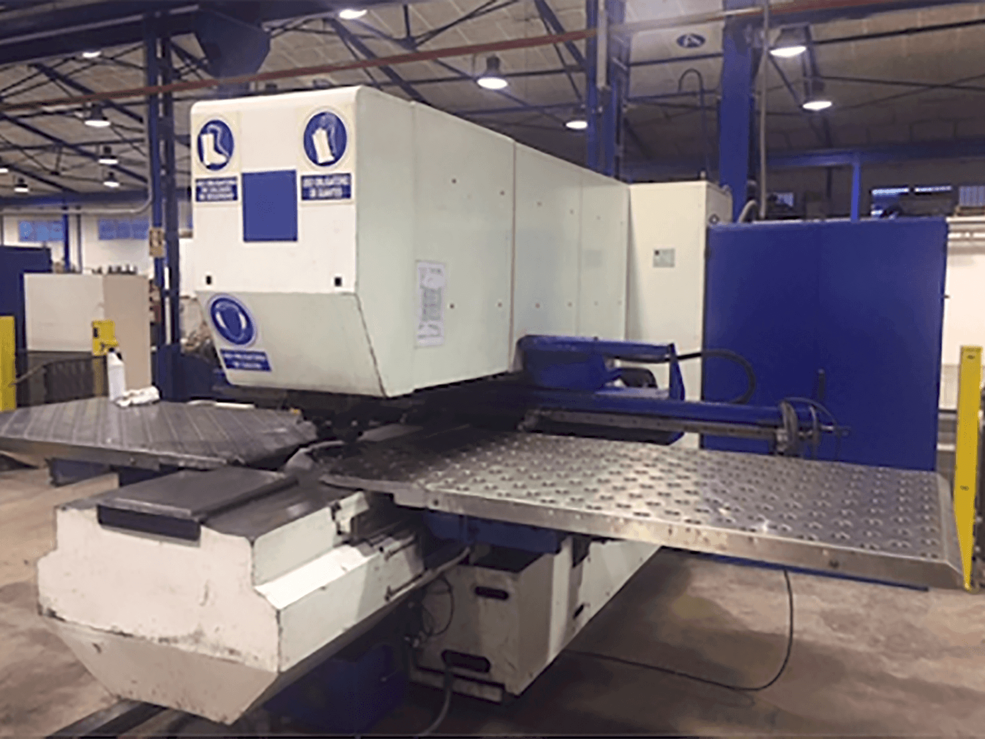Mašīnas Trumpf Trumatic 240R pretskats