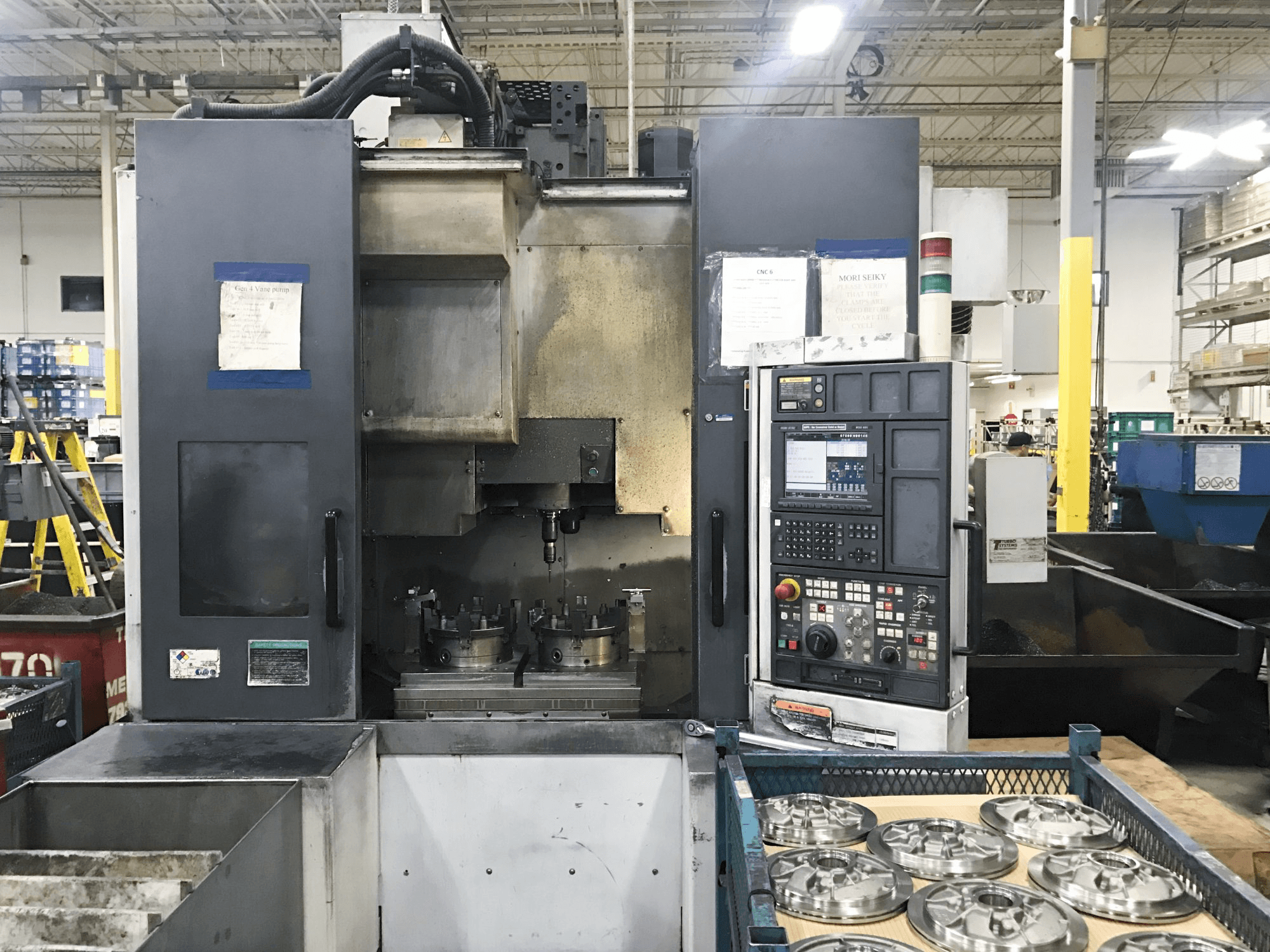 Mašīnas MORI SEIKI NV4000 pretskats