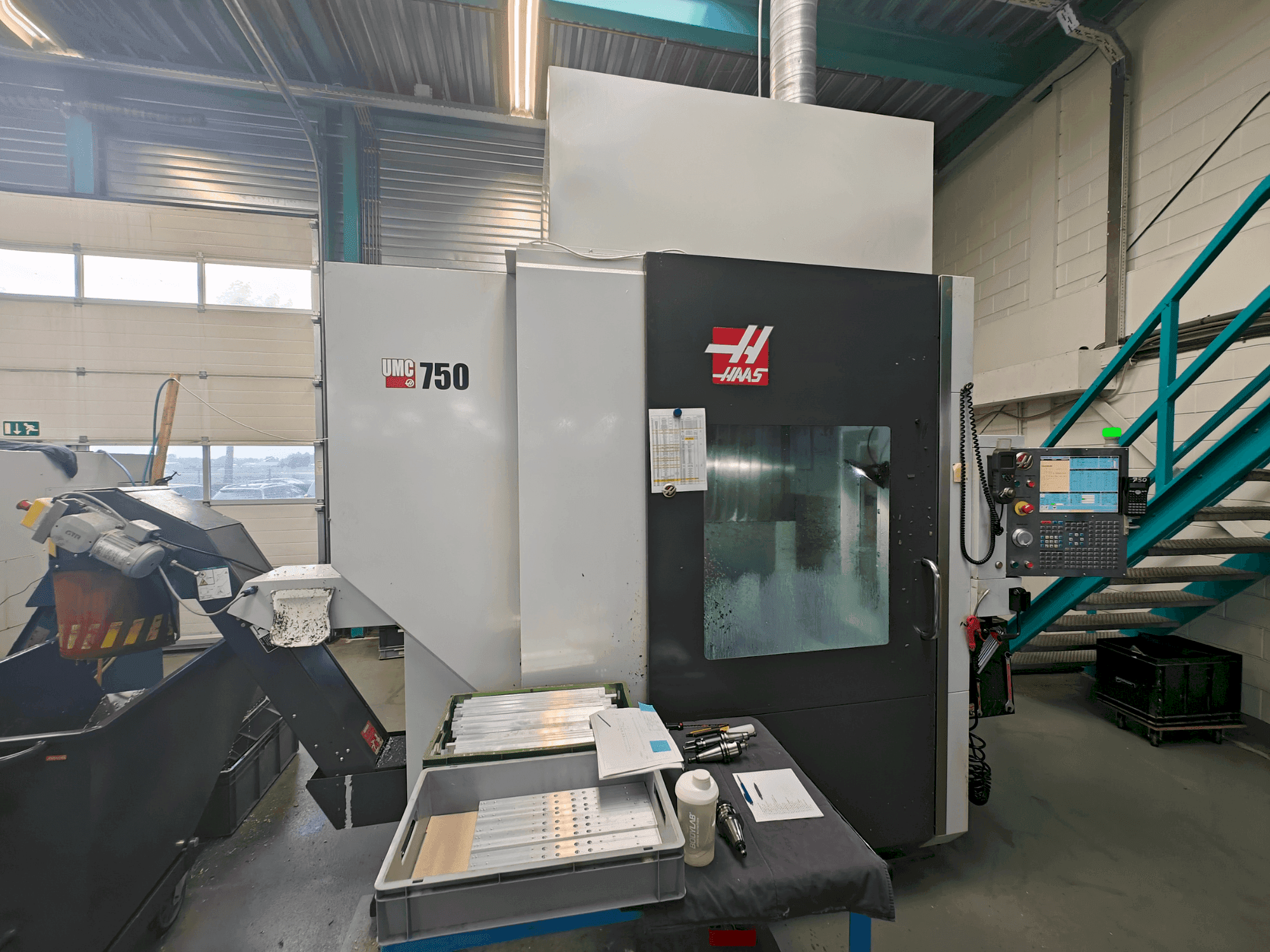 Mašīnas HAAS UMC-750 pretskats