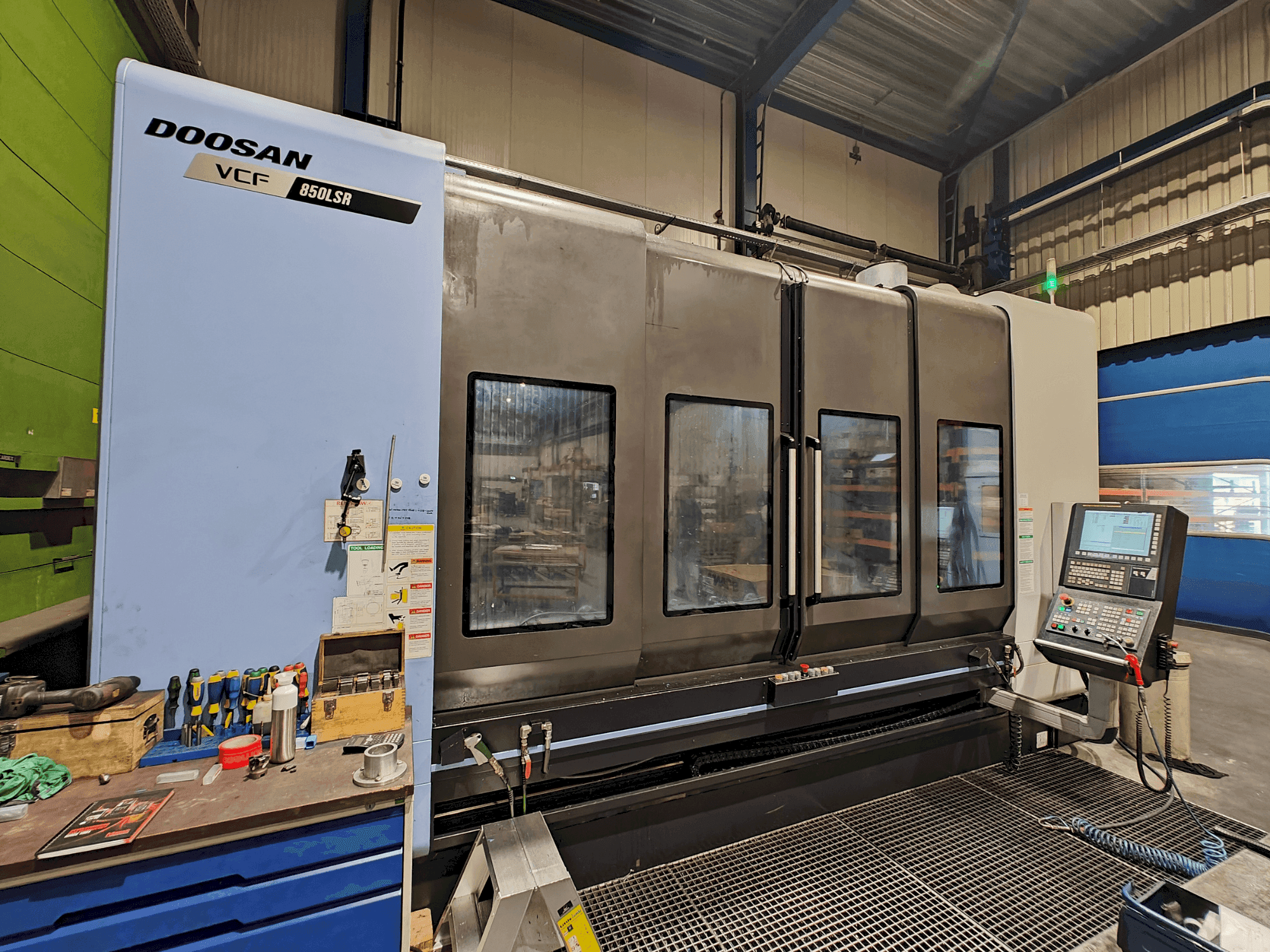 Mašīnas DOOSAN VCF 850 LSR pretskats