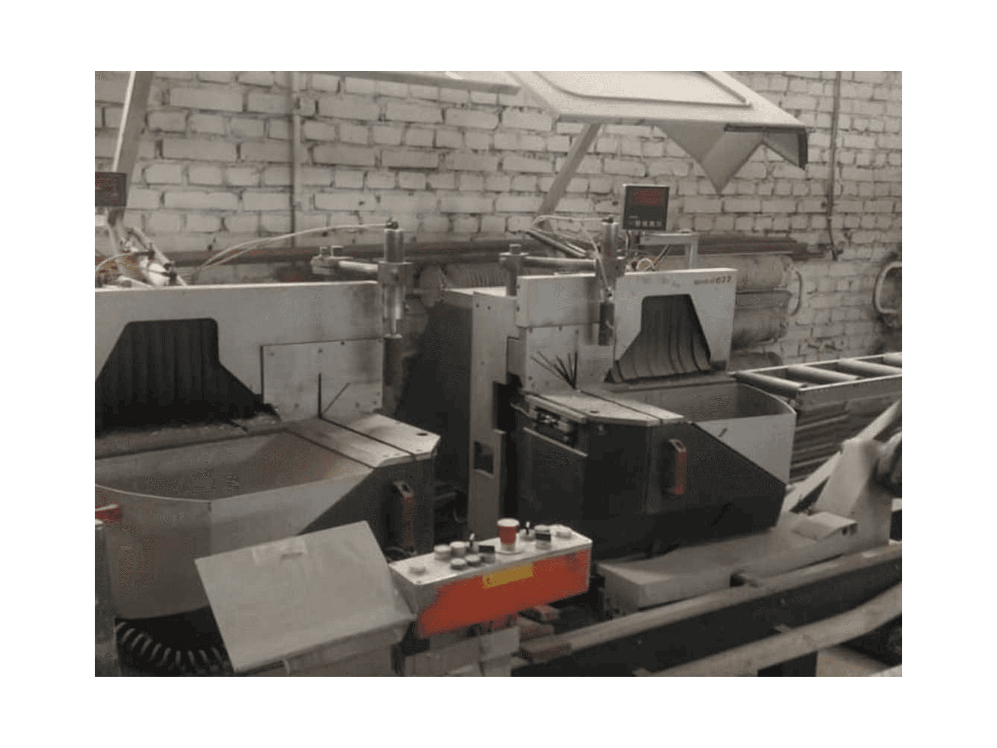 Mašīnas Elumatec DG 104/02 + E111 pretskats