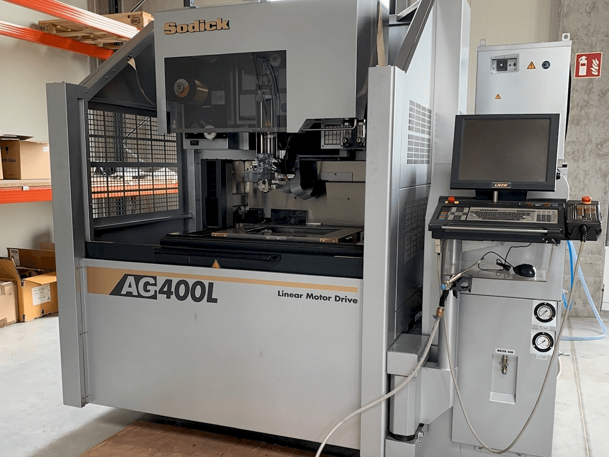 Mašīnas Sodick AG400L pretskats