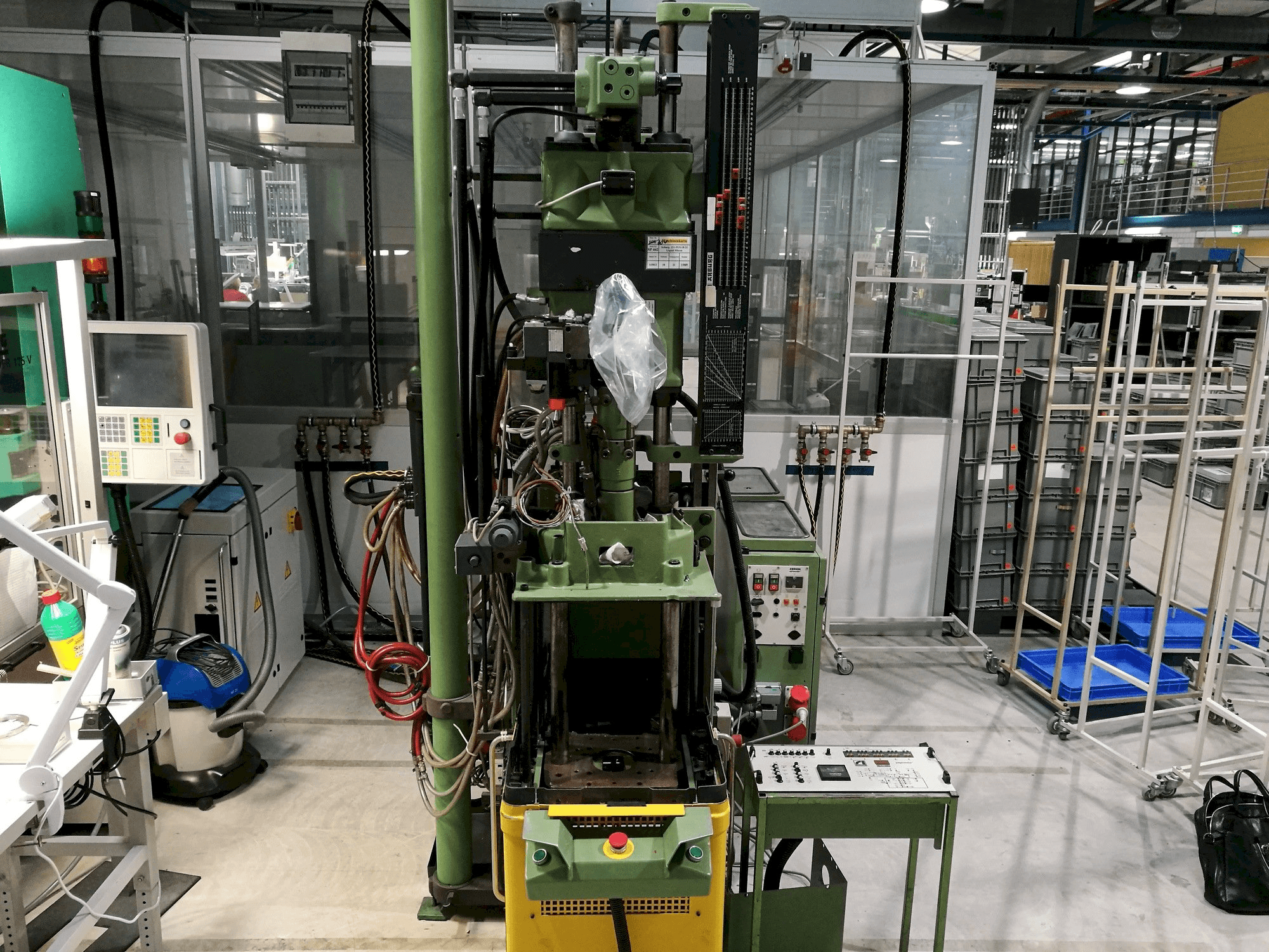 Mašīnas Arburg 221-75-350 pretskats