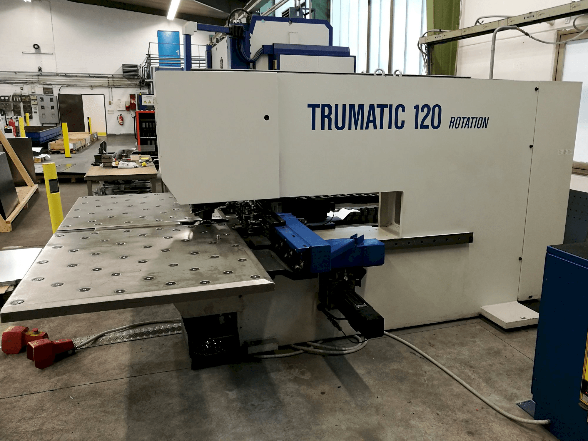 Mašīnas Trumpf Trumatic 120R skats no labās puses