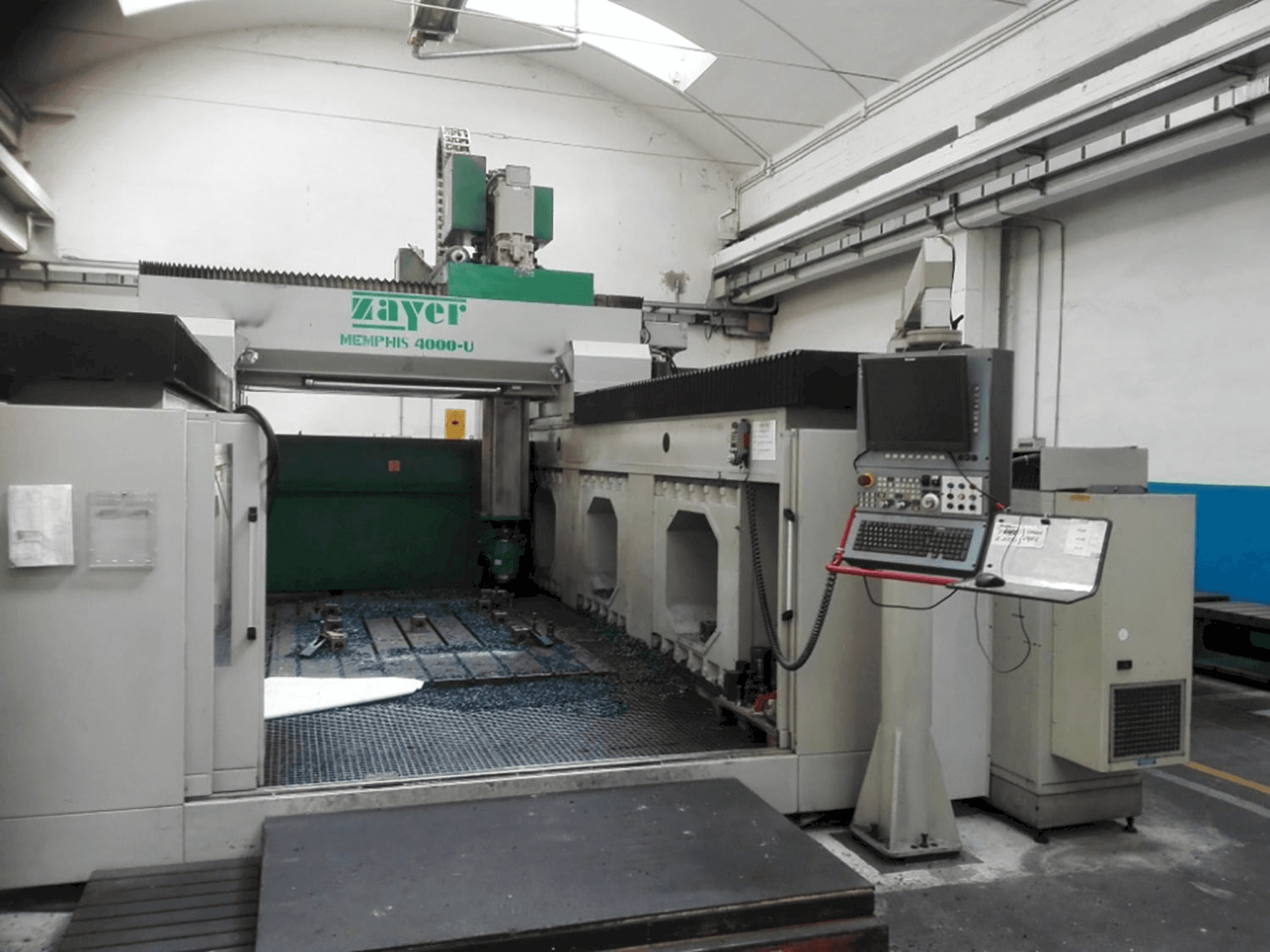 Mašīnas Zayer Memphis 4000 pretskats