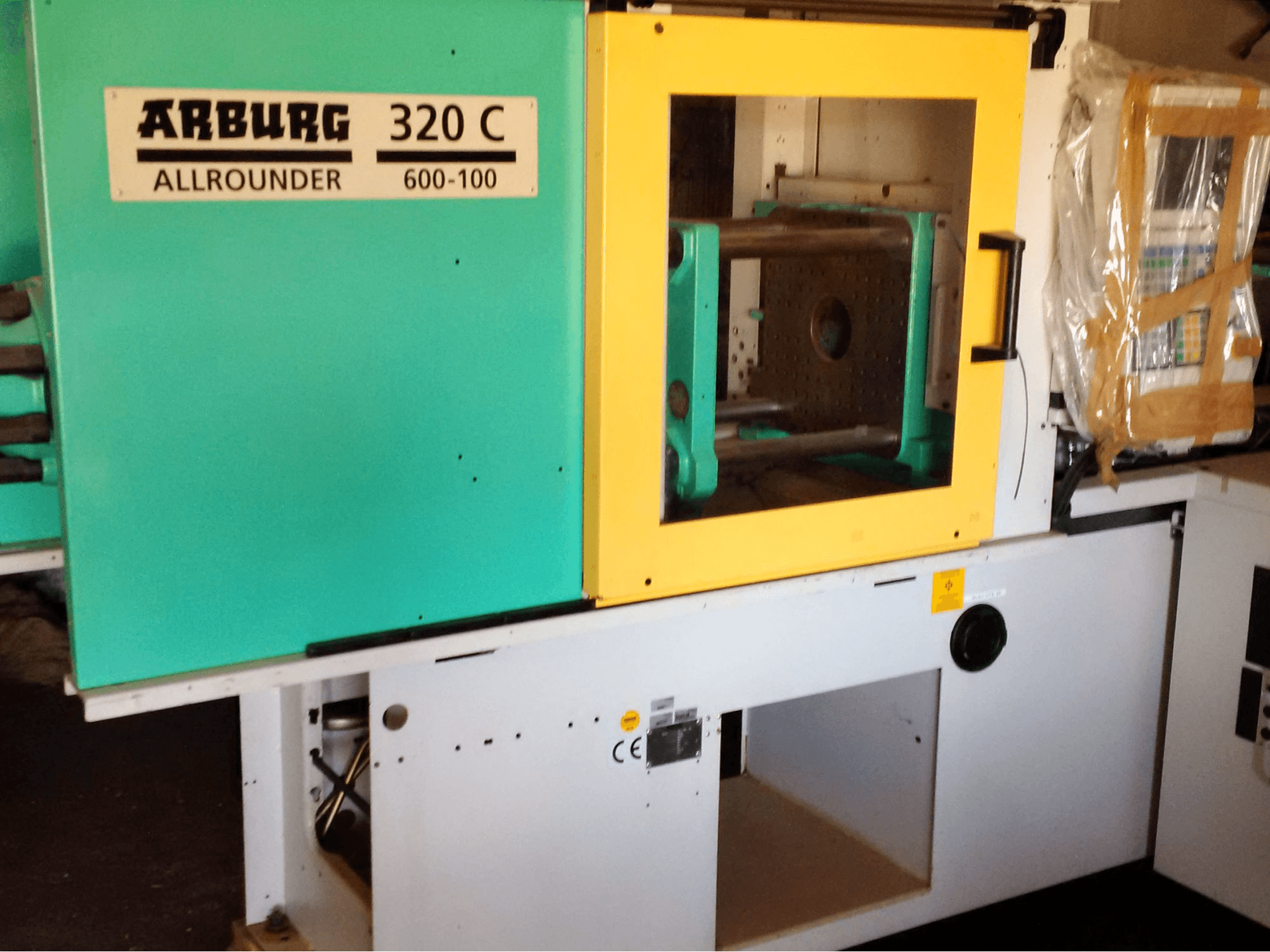 Mašīnas Arburg 320C 600-100 pretskats