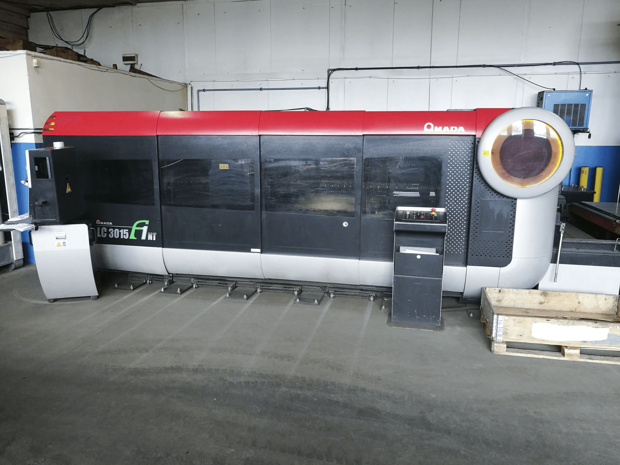 Mašīnas AMADA LC3015 F1NT pretskats
