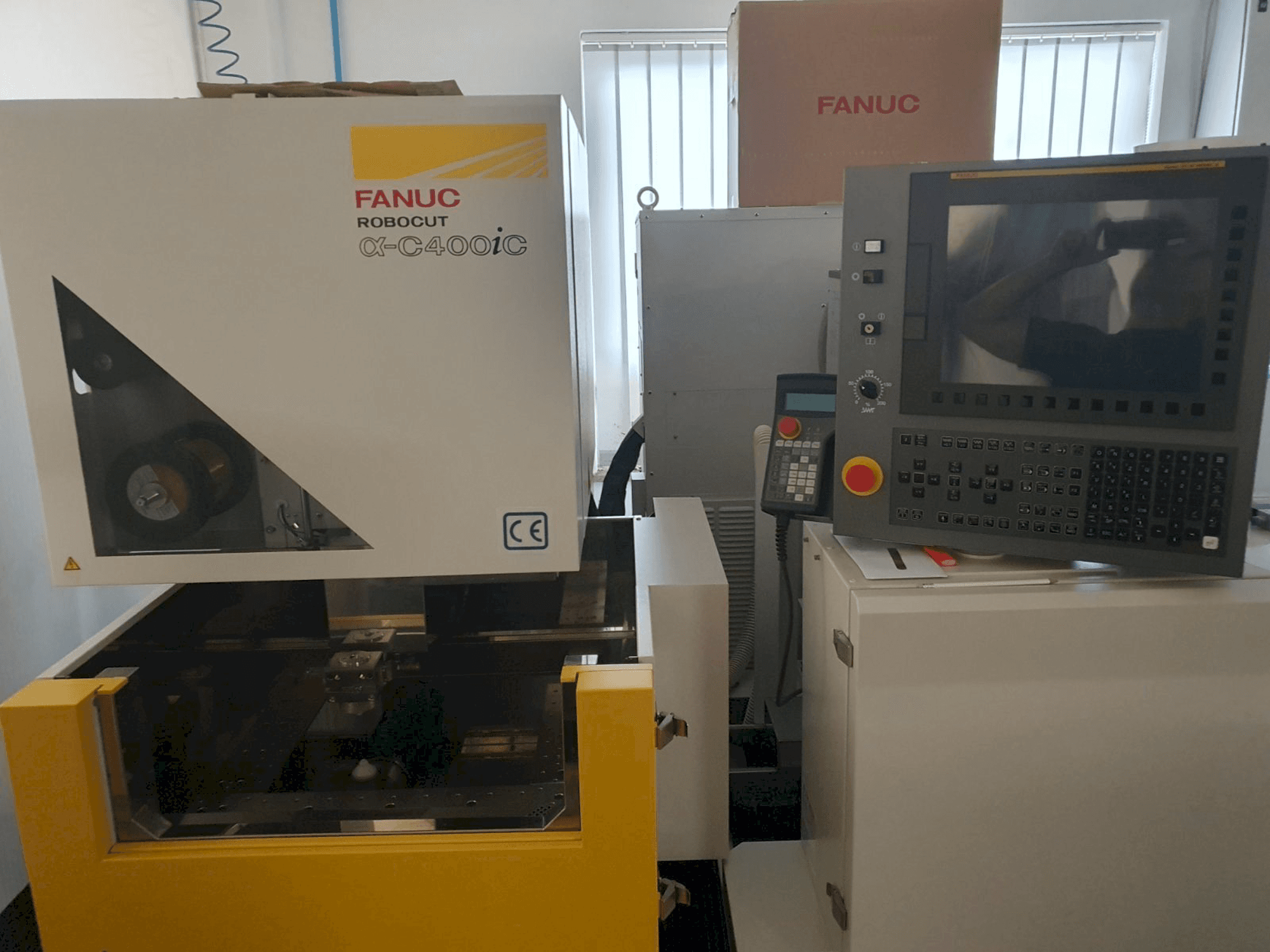 Mašīnas FANUC Robocut C400iC pretskats