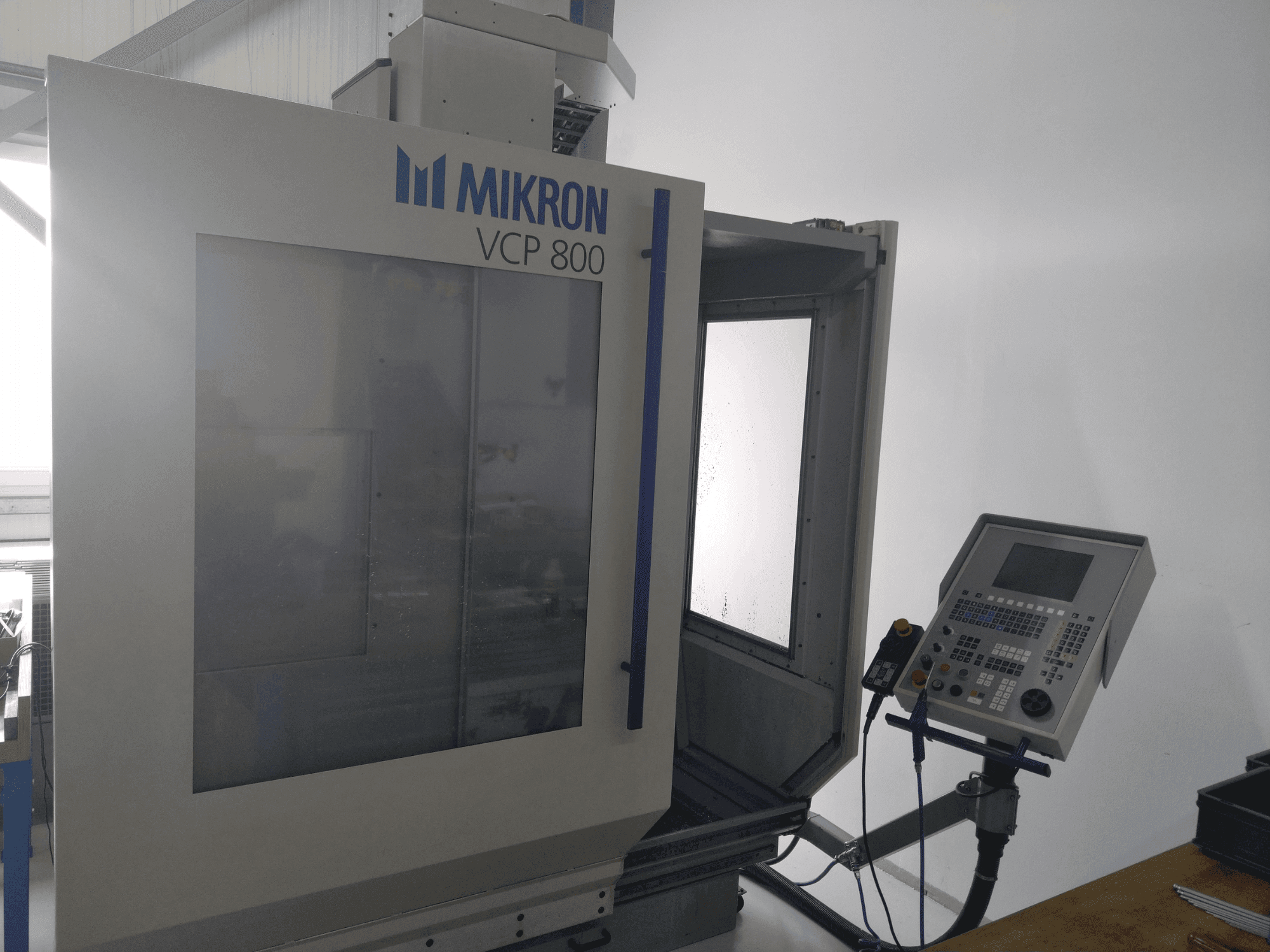 Mašīnas MIKRON VCP 800 pretskats