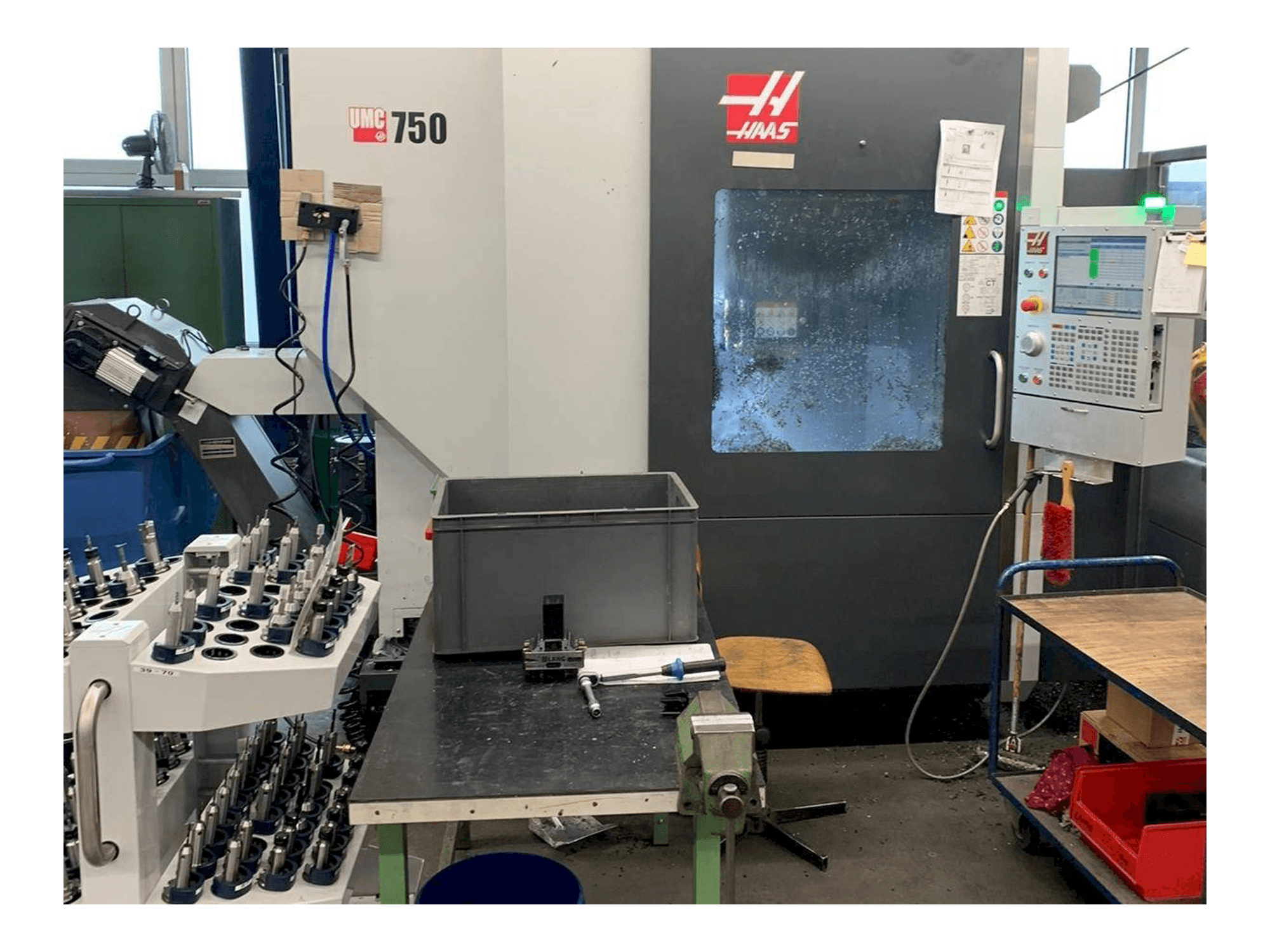 Mašīnas HAAS UMC - 750 pretskats