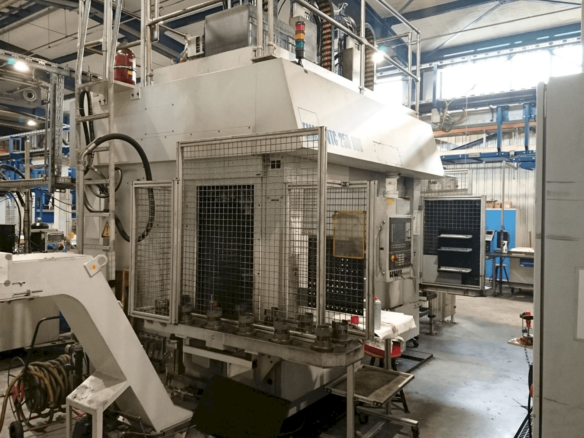 Mašīnas EMAG VTC 250 DUO pretskats