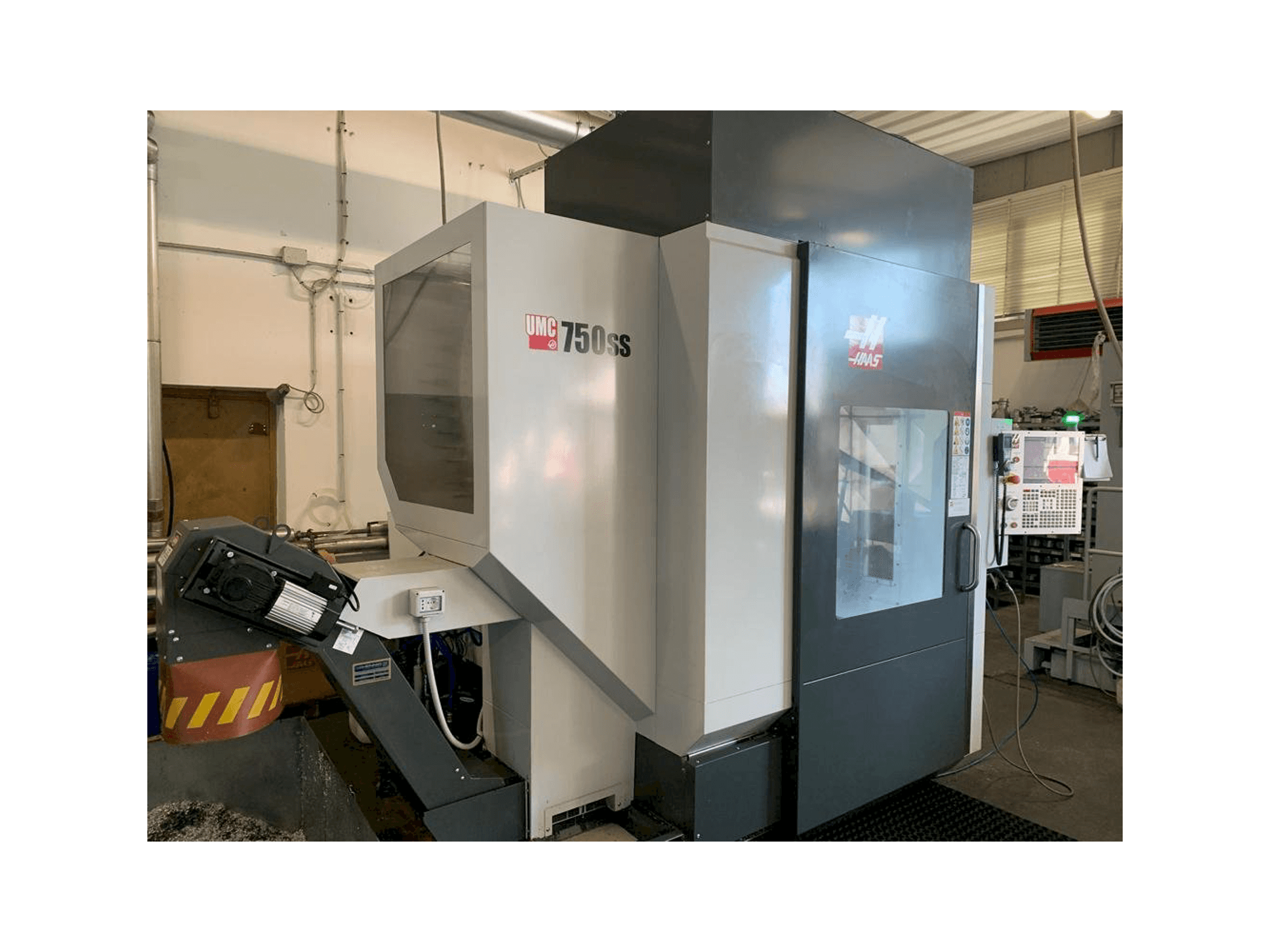 Mašīnas HAAS UMC 750SS pretskats