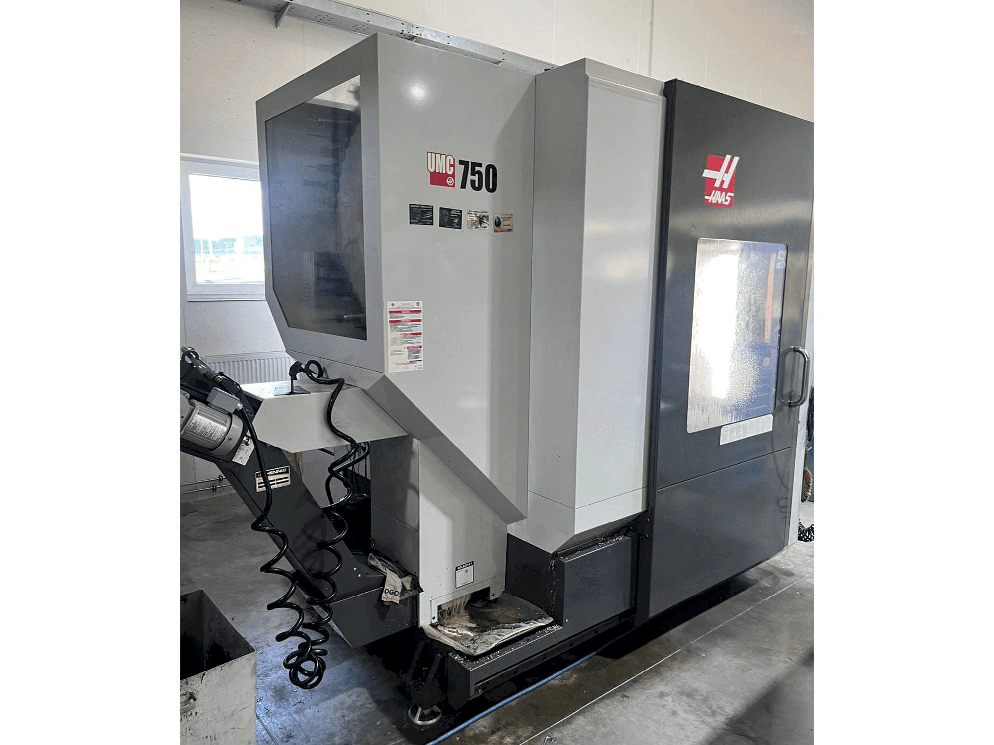 Mašīnas HAAS UMC-750 pretskats