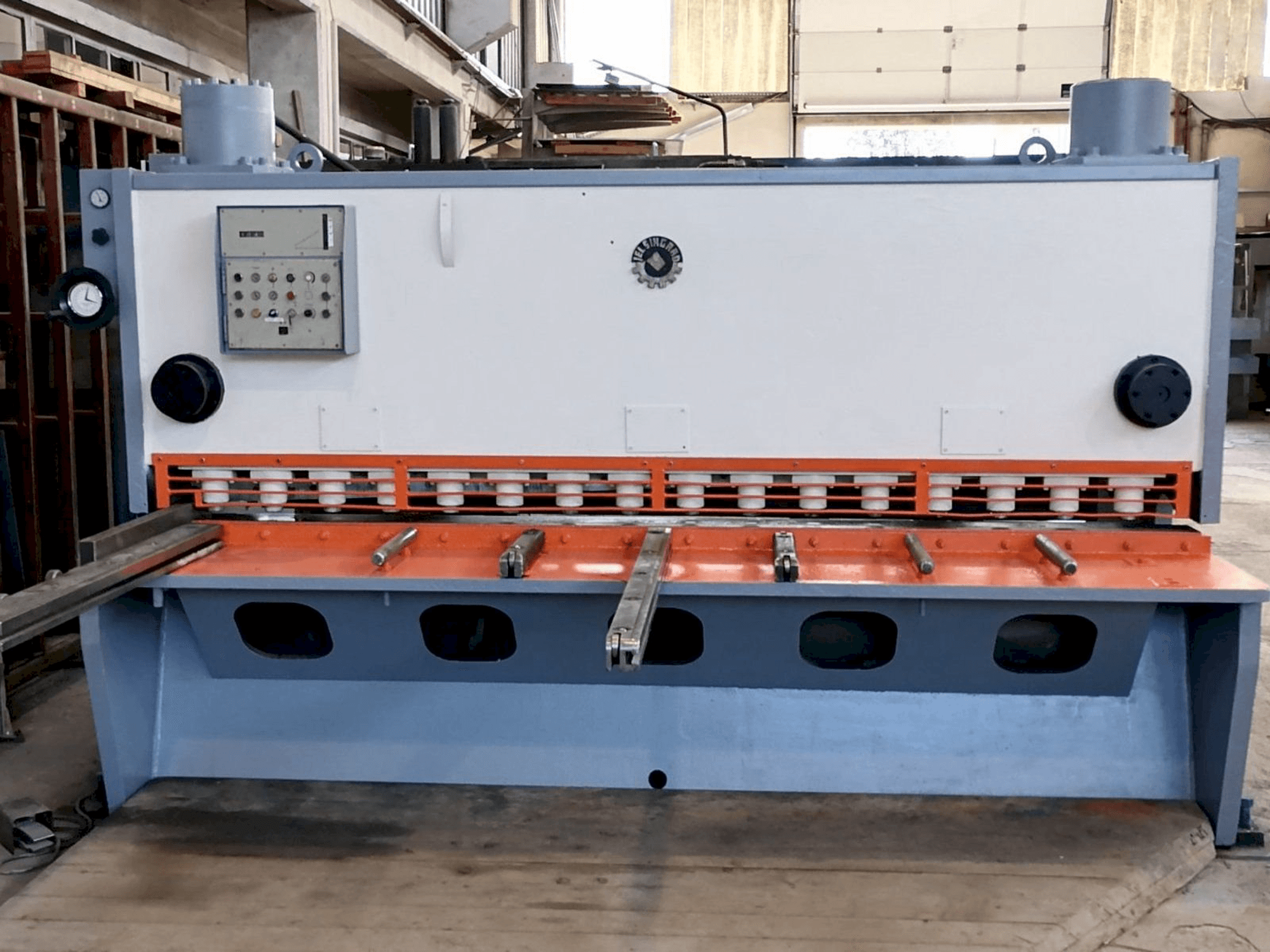 Mašīnas Jelšingrad MVCS 3100/13 pretskats